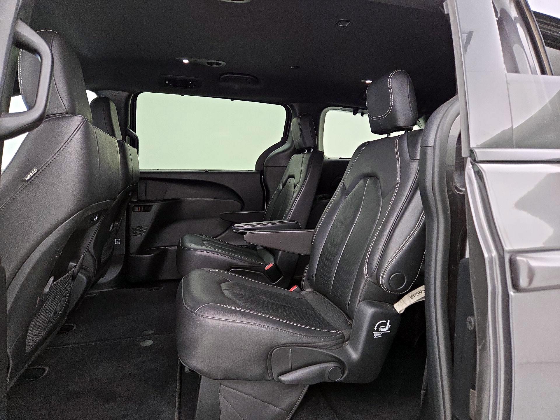 Thumbnail: 2021 Chrysler Pacifica - 18