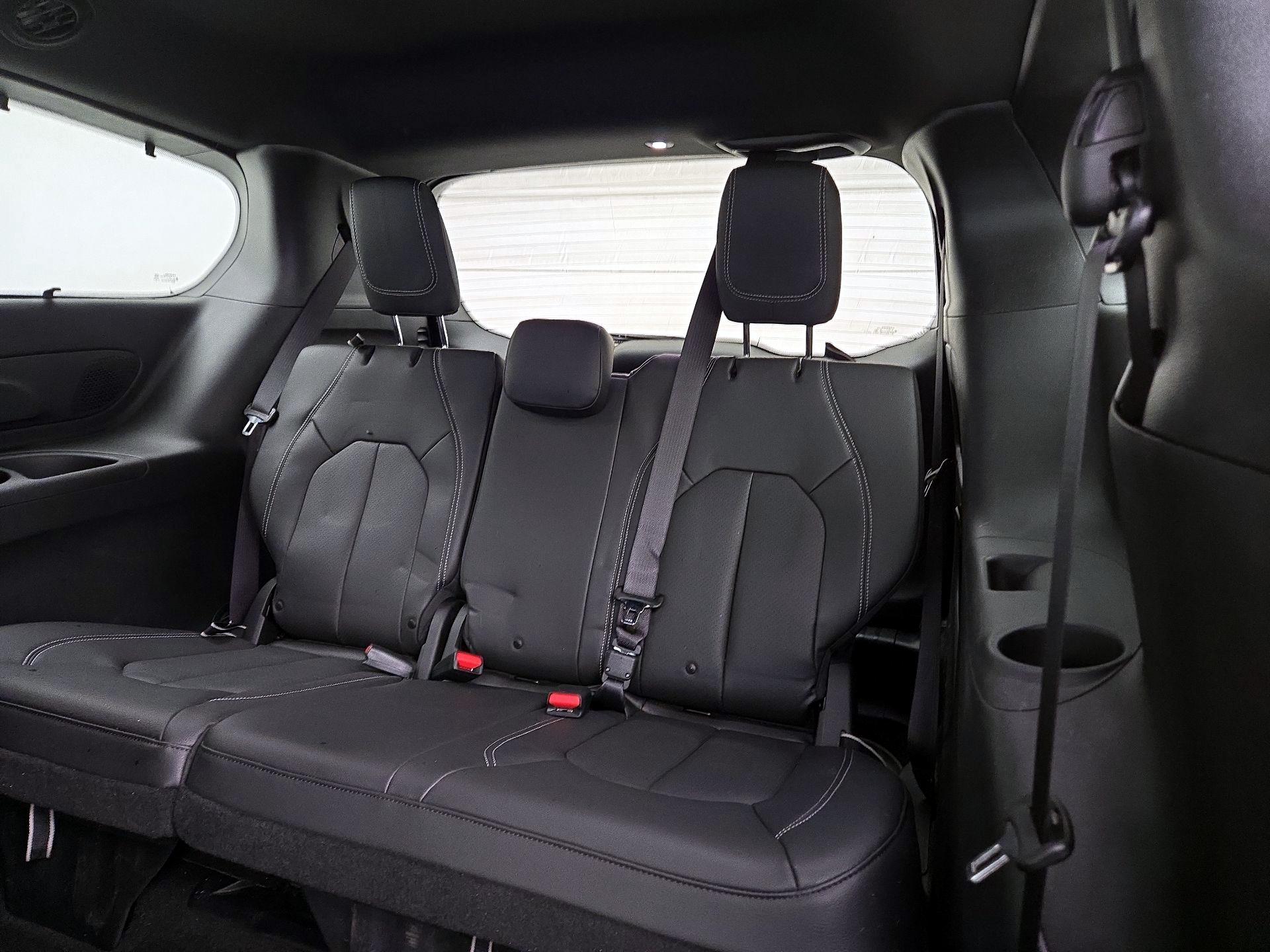 Thumbnail: 2021 Chrysler Pacifica - 19