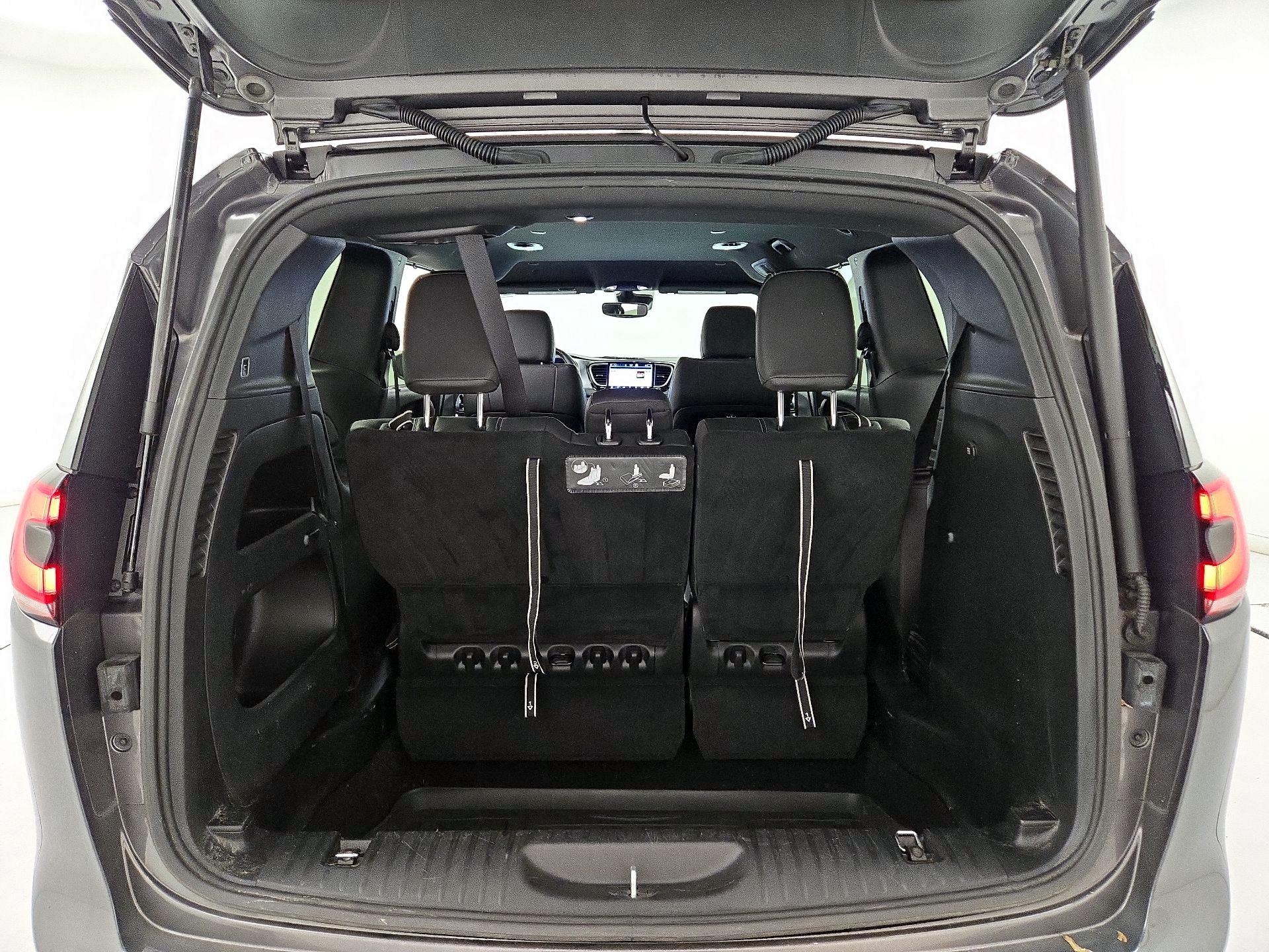 Thumbnail: 2021 Chrysler Pacifica - 20