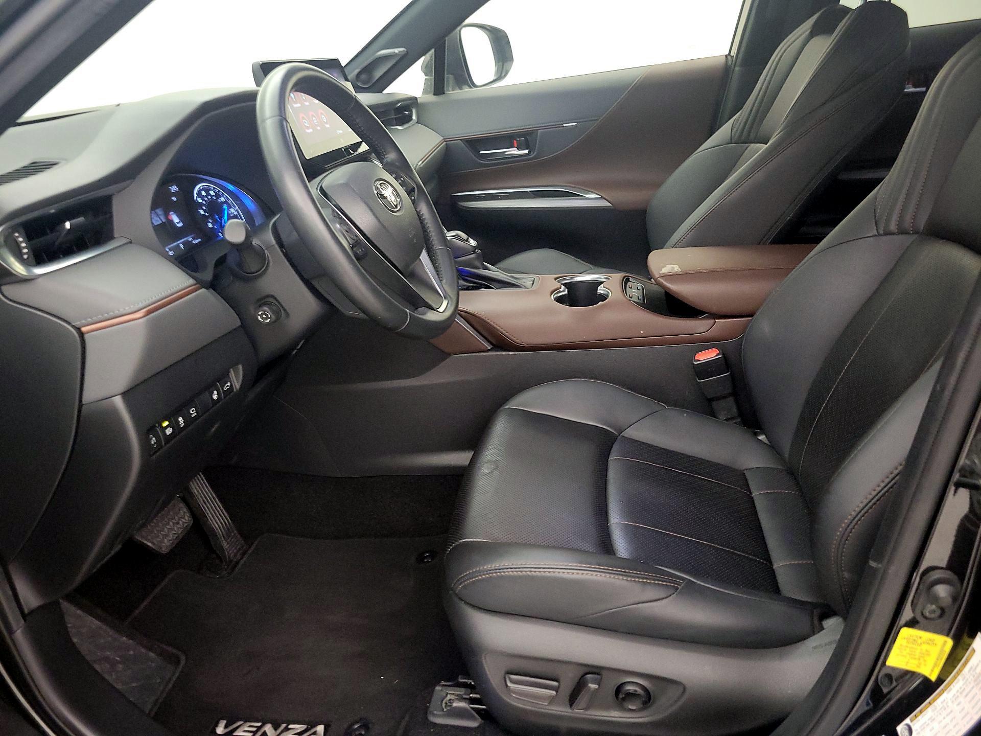 Thumbnail: 2021 Toyota Venza - 11