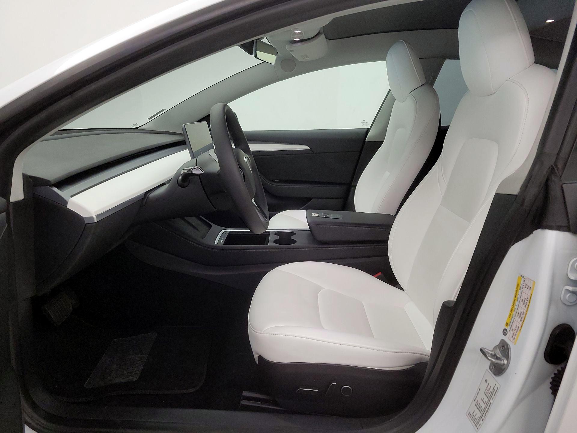 Thumbnail: 2022 Tesla Model 3 - 11