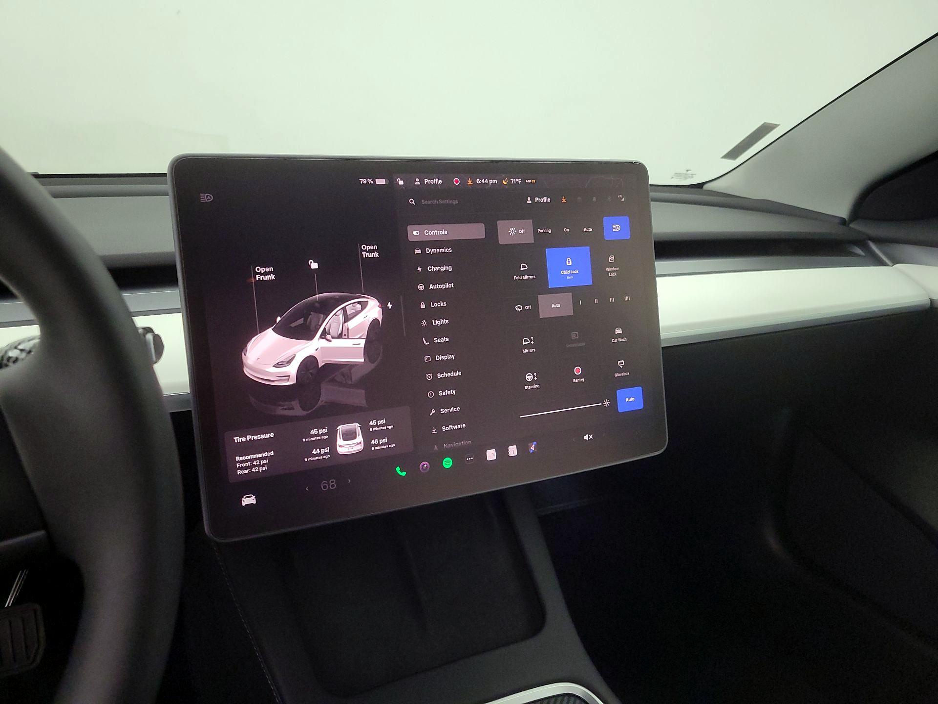 Thumbnail: 2022 Tesla Model 3 - 15