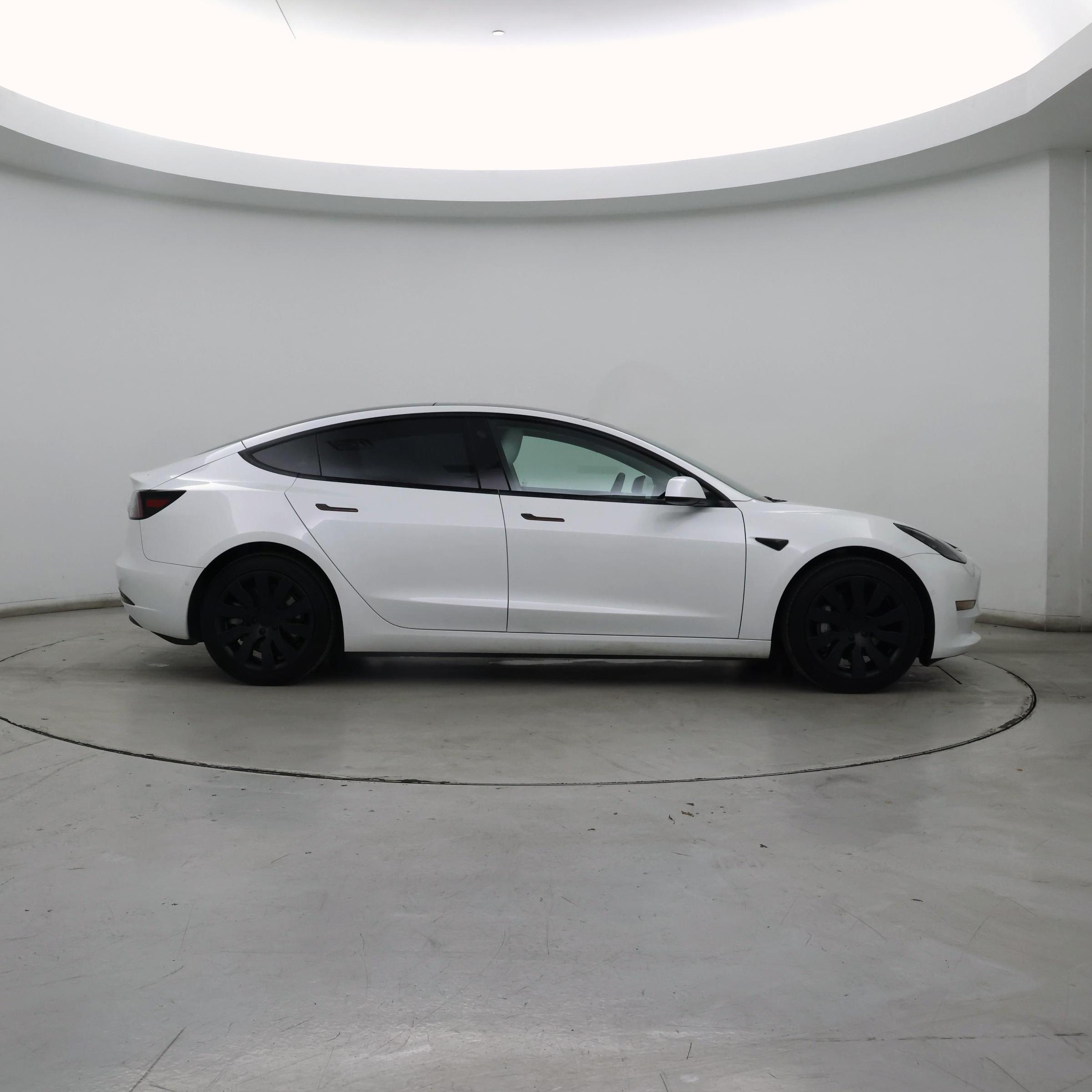 Thumbnail: 2022 Tesla Model 3 - 7