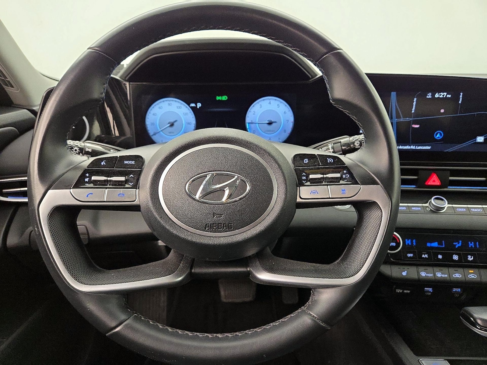 2023 Hyundai Elantra Limited - Photo 11