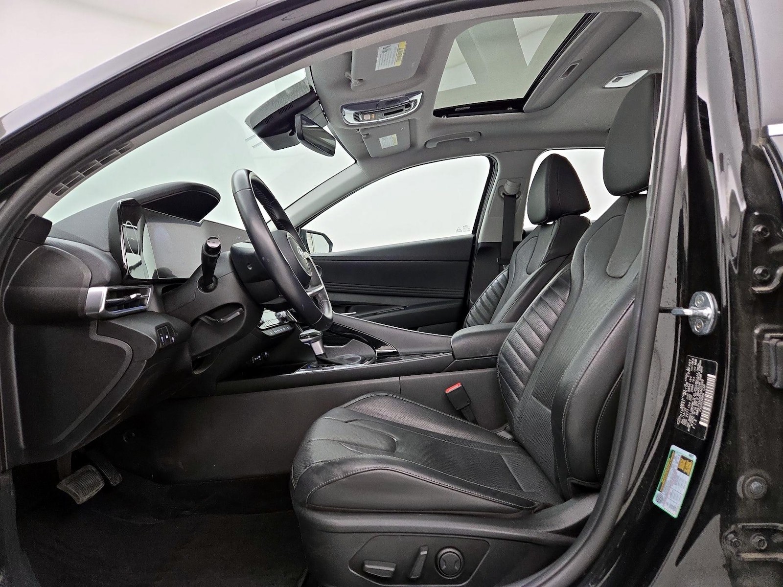 2023 Hyundai Elantra Limited - Photo 12