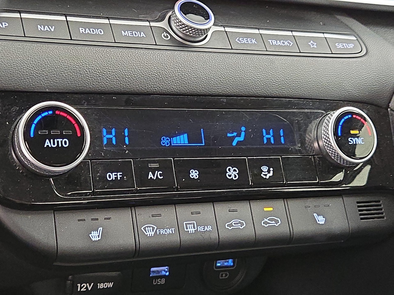 2023 Hyundai Elantra Limited - Photo 17