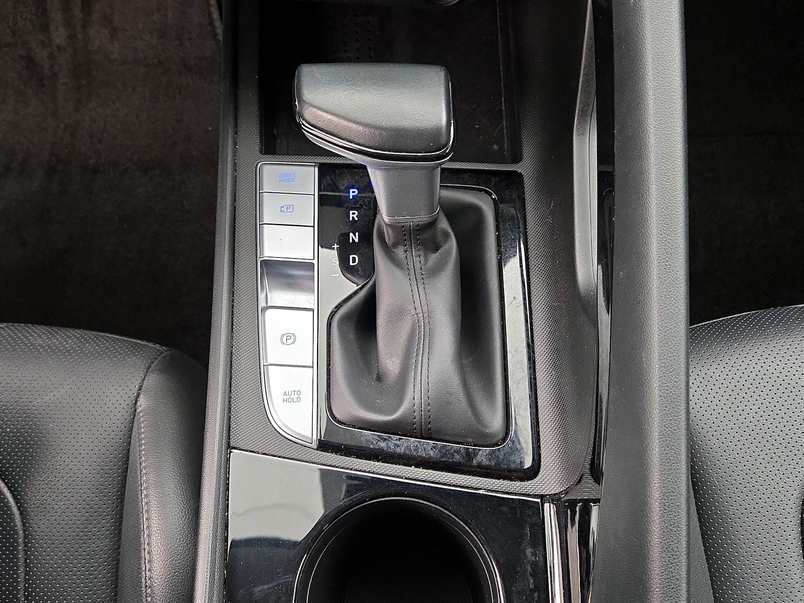 2023 Hyundai Elantra Limited - Photo 18