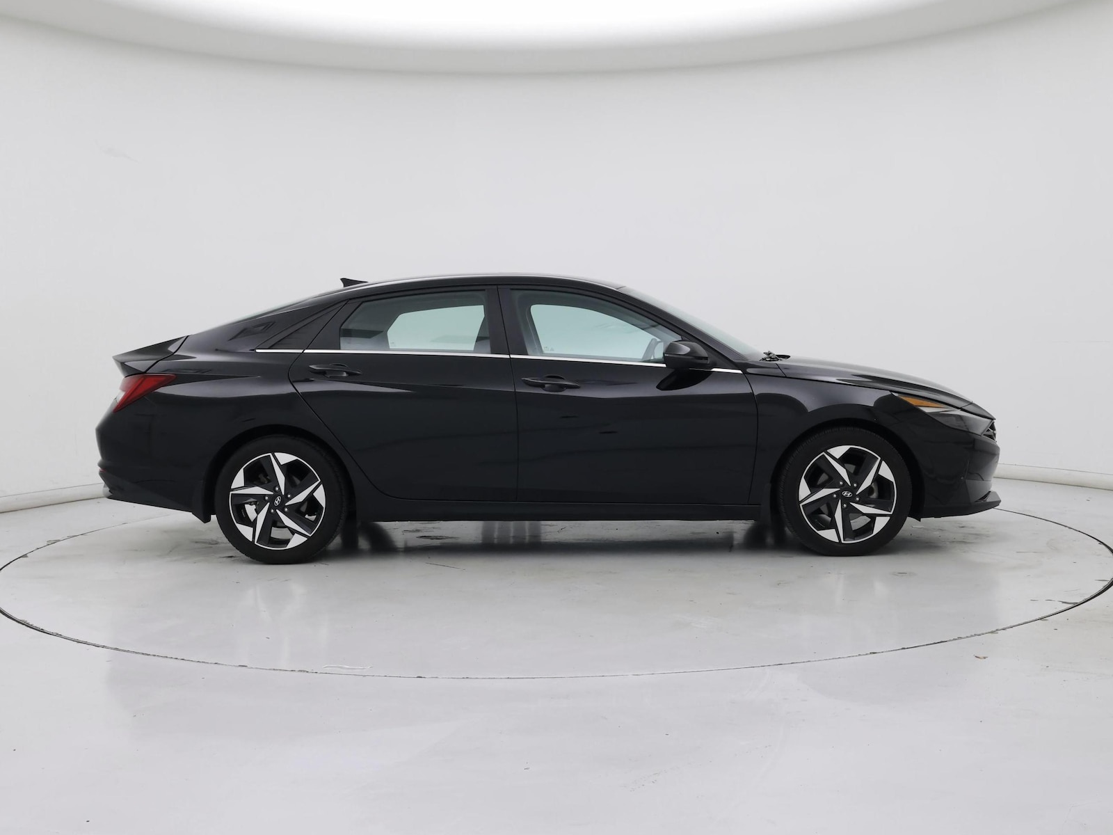2023 Hyundai Elantra Limited - Photo 8