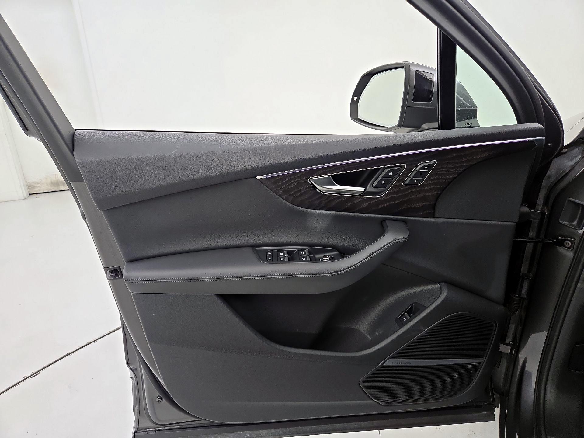 Thumbnail: 2023 Audi Q7 - 12