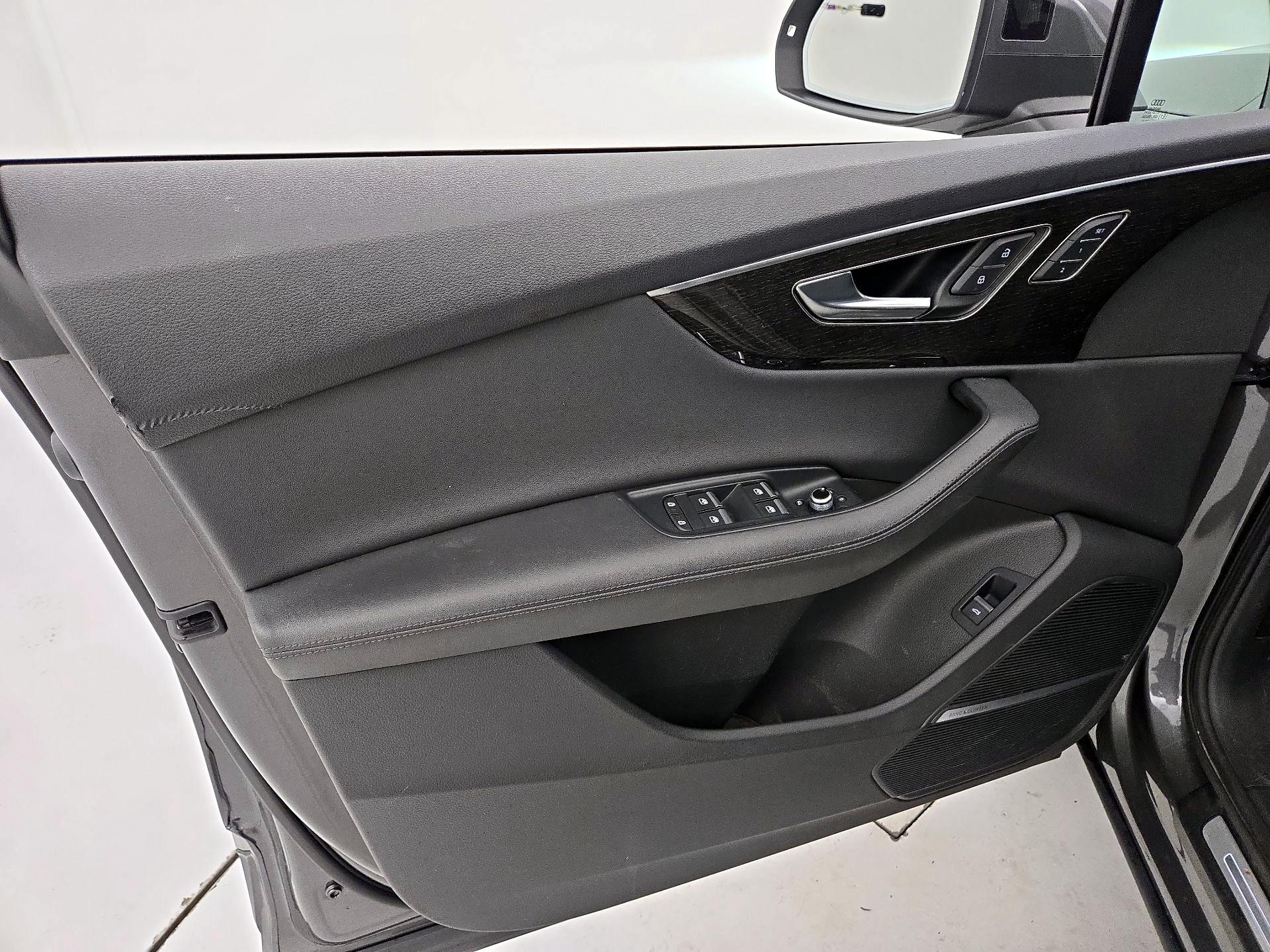 Thumbnail: 2023 Audi Q7 - 12