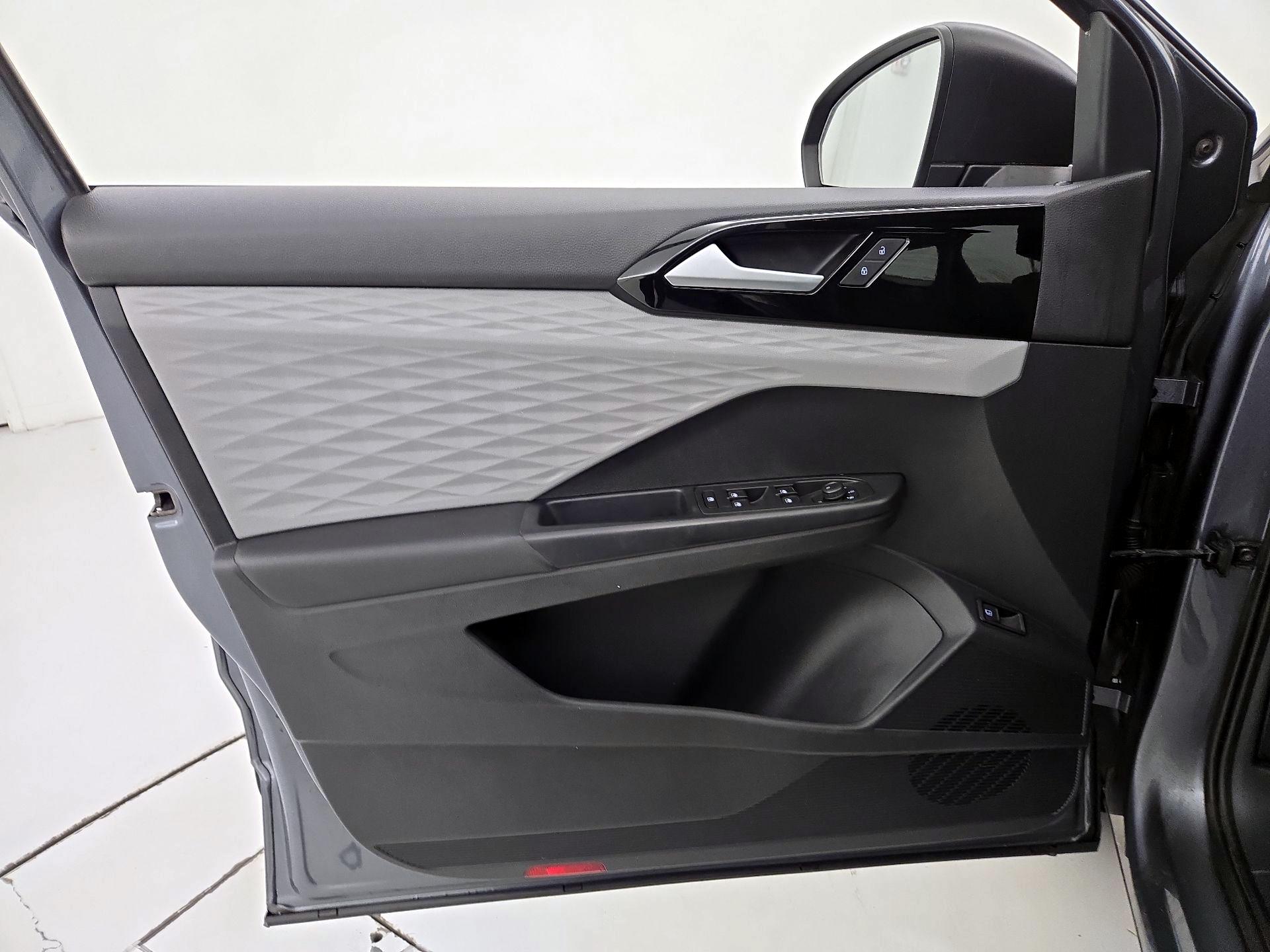 Thumbnail: 2022 Volkswagen Taos - 12