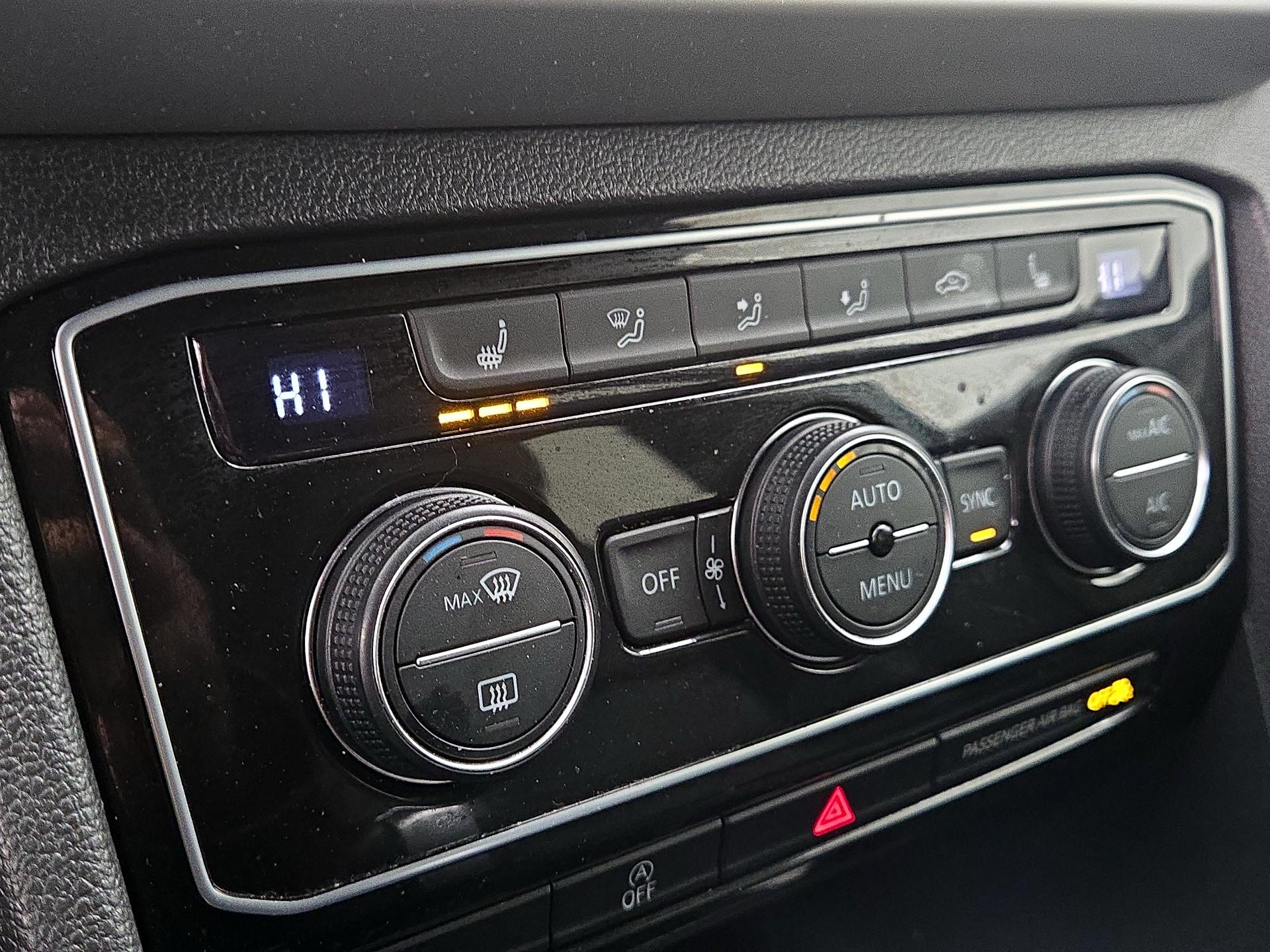 Thumbnail: 2022 Volkswagen Atlas - 16