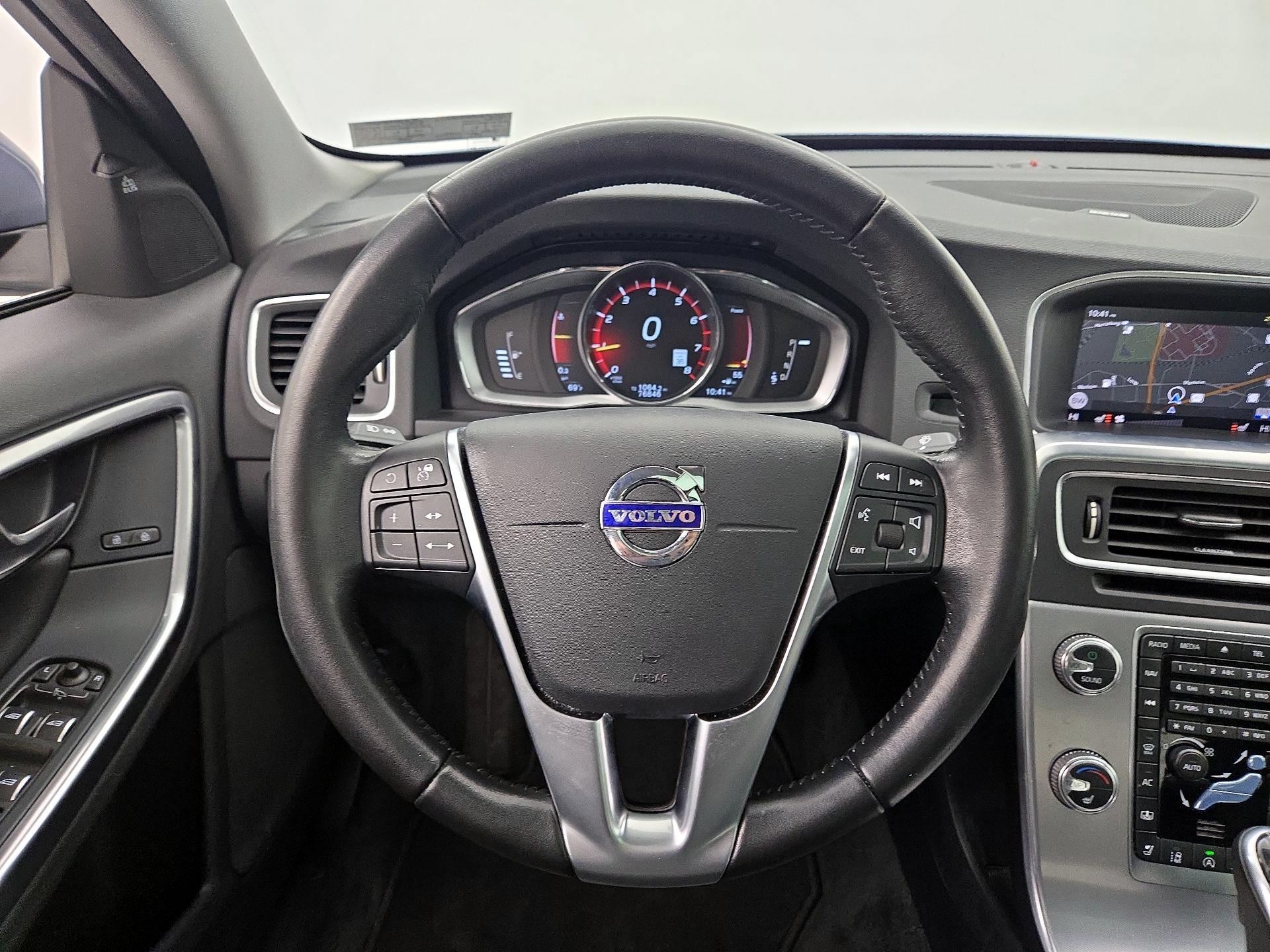 Thumbnail: 2017 Volvo S60 - 10