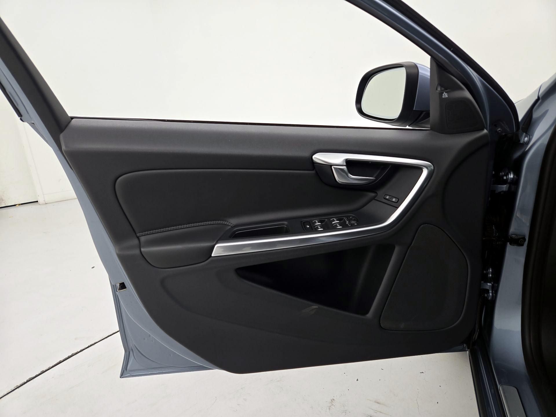 Thumbnail: 2017 Volvo S60 - 12