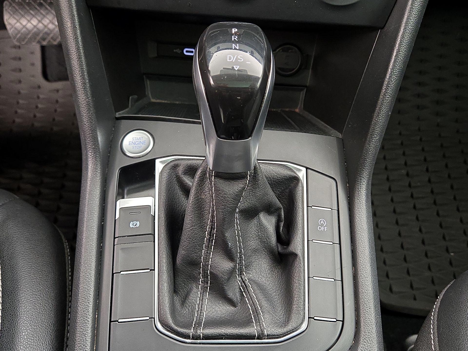 Thumbnail: 2022 Volkswagen Taos - 17