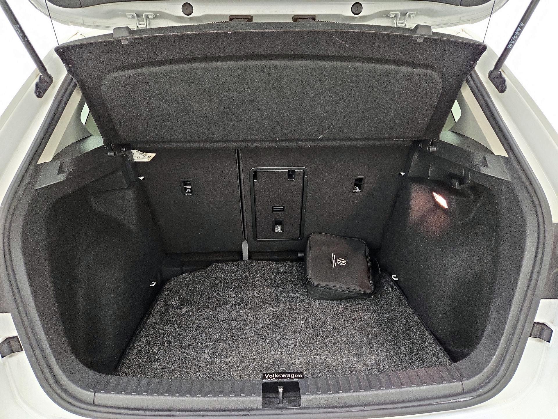 Thumbnail: 2022 Volkswagen Taos - 20