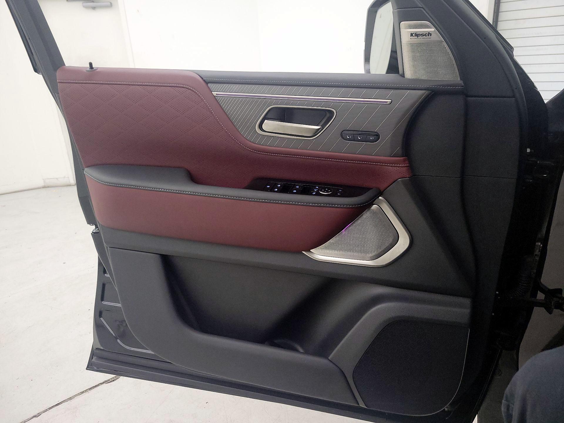 Thumbnail: 2025 INFINITI QX80 - 12