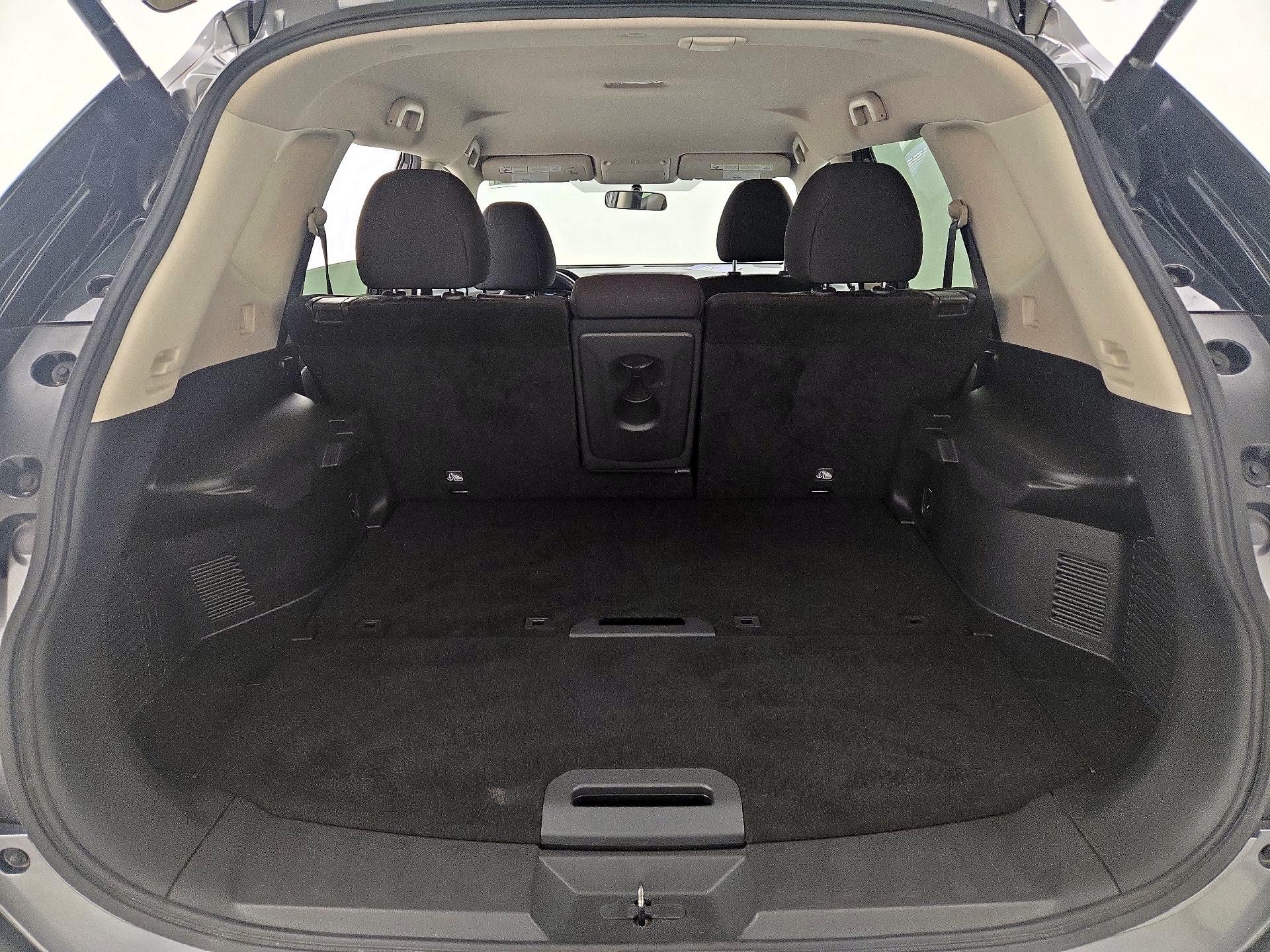 Thumbnail: 2017 Nissan Rogue - 20