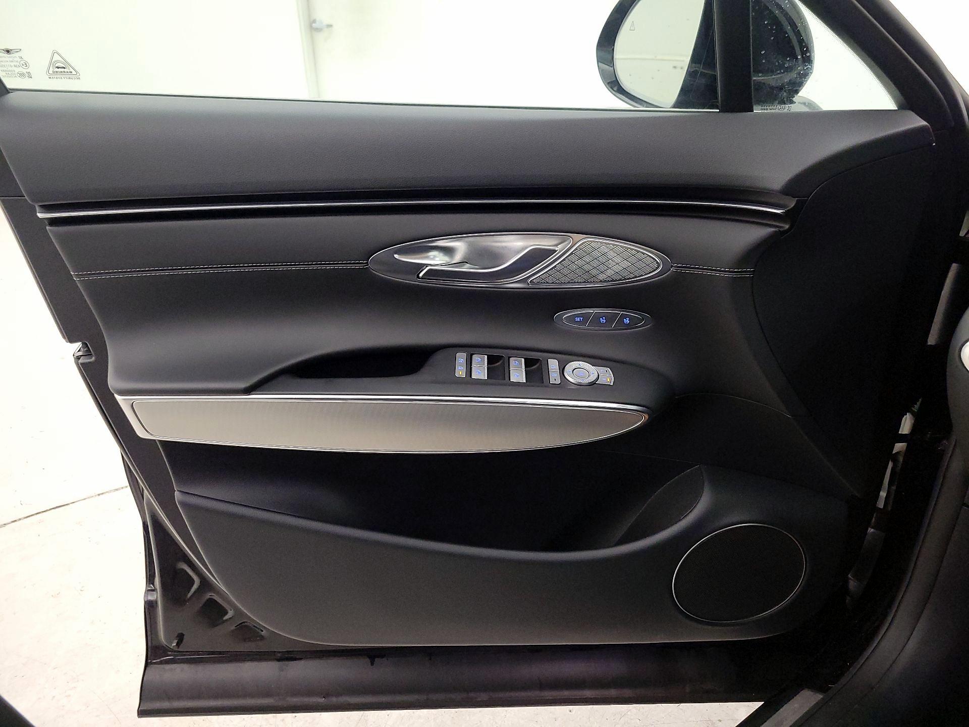 Thumbnail: 2024 Genesis GV70 - 12