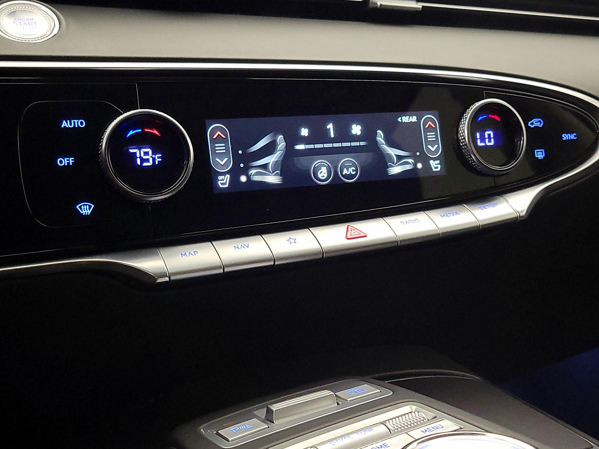 Thumbnail: 2024 Genesis GV70 - 17