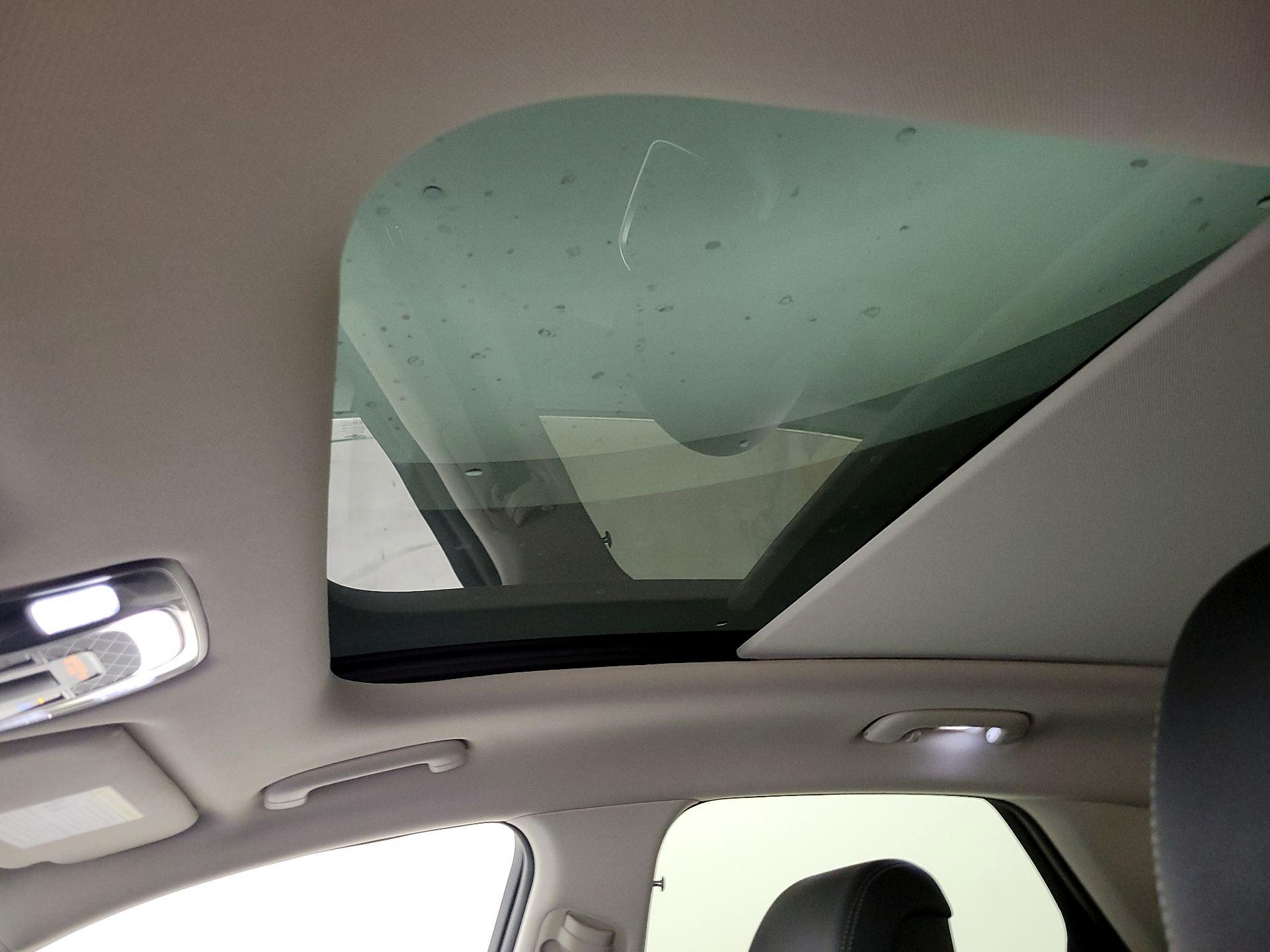 Thumbnail: 2024 Genesis GV70 - 20