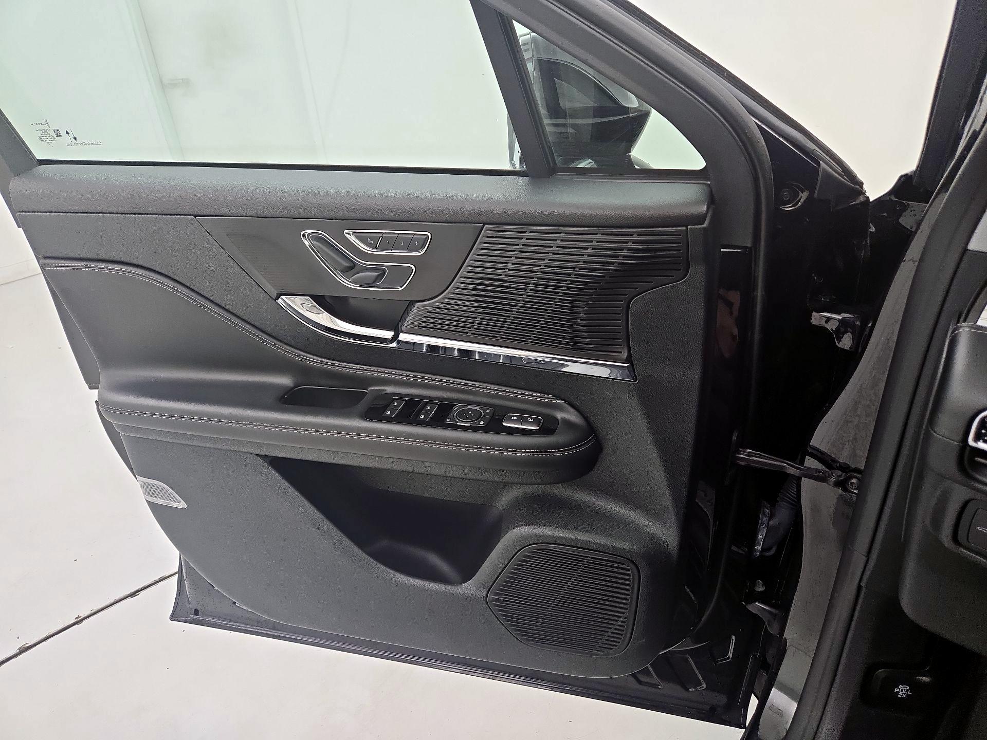 Thumbnail: 2022 Lincoln Corsair - 12