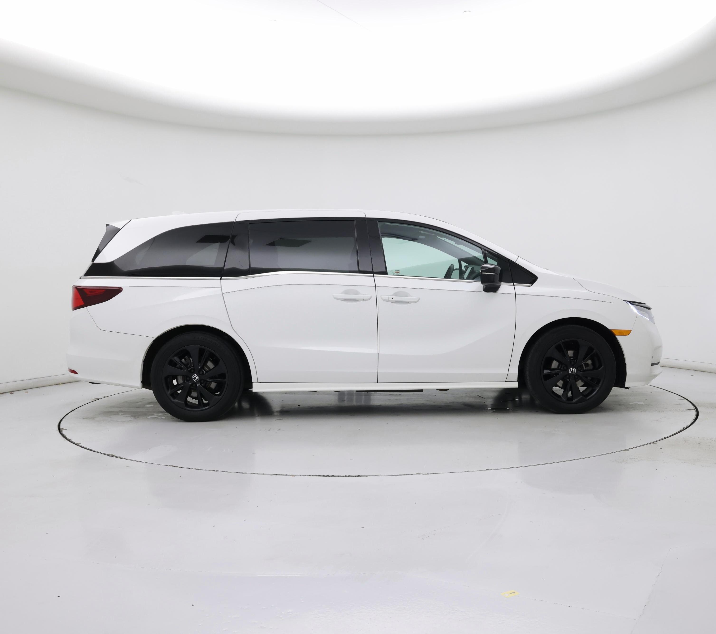 Thumbnail: 2023 Honda Odyssey - 7