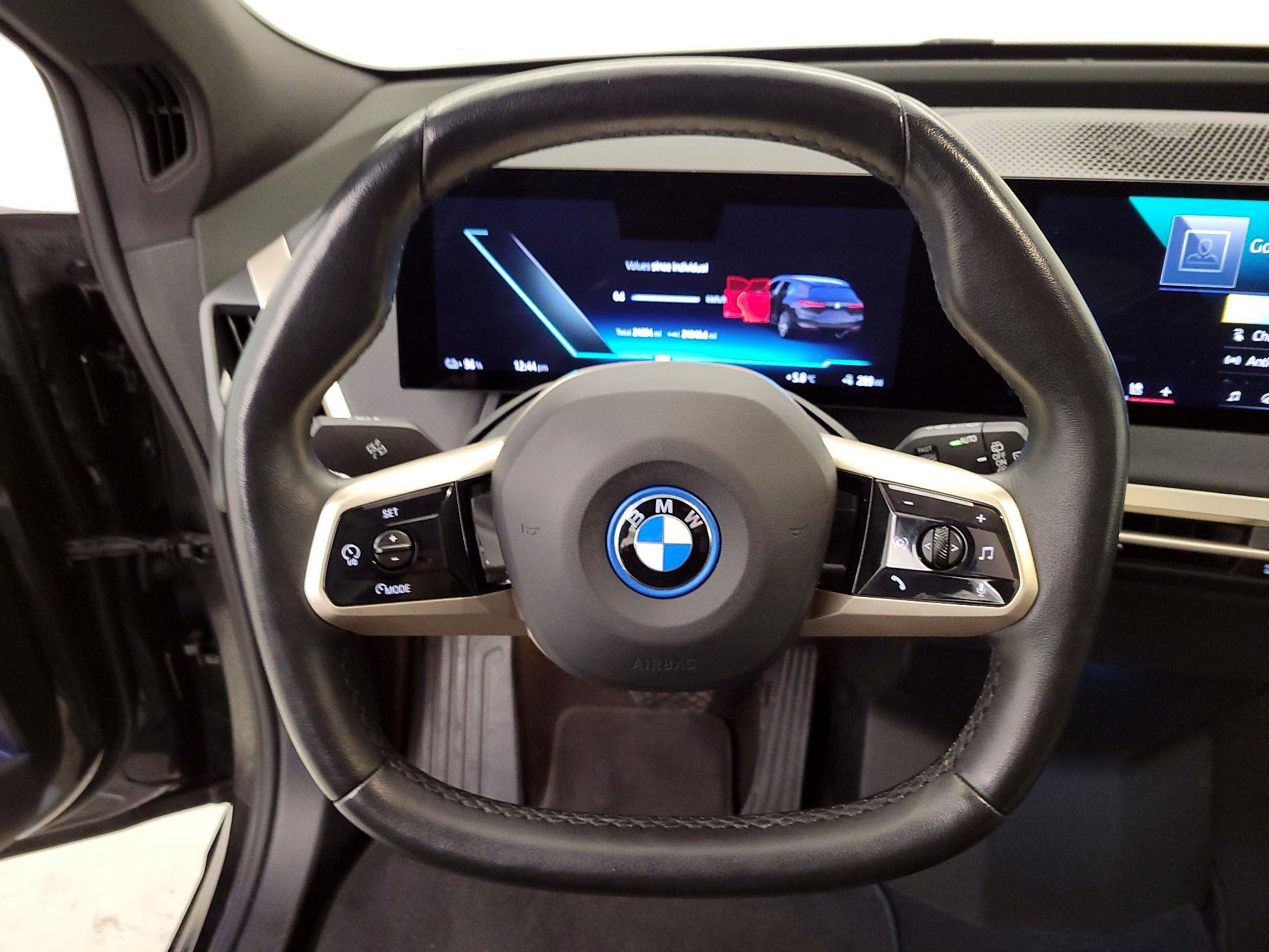 Thumbnail: 2025 BMW iX - 10