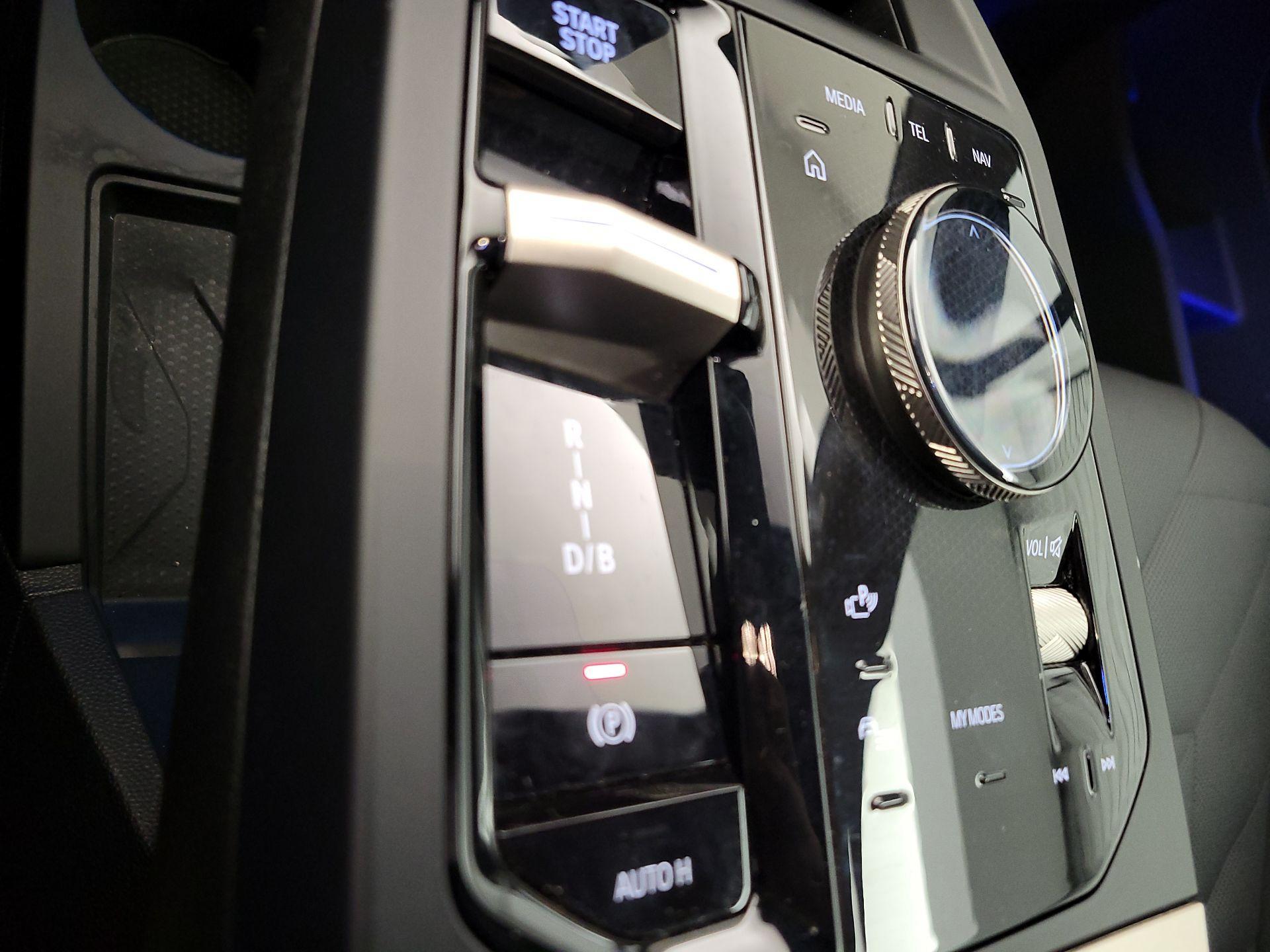 Thumbnail: 2025 BMW iX - 18