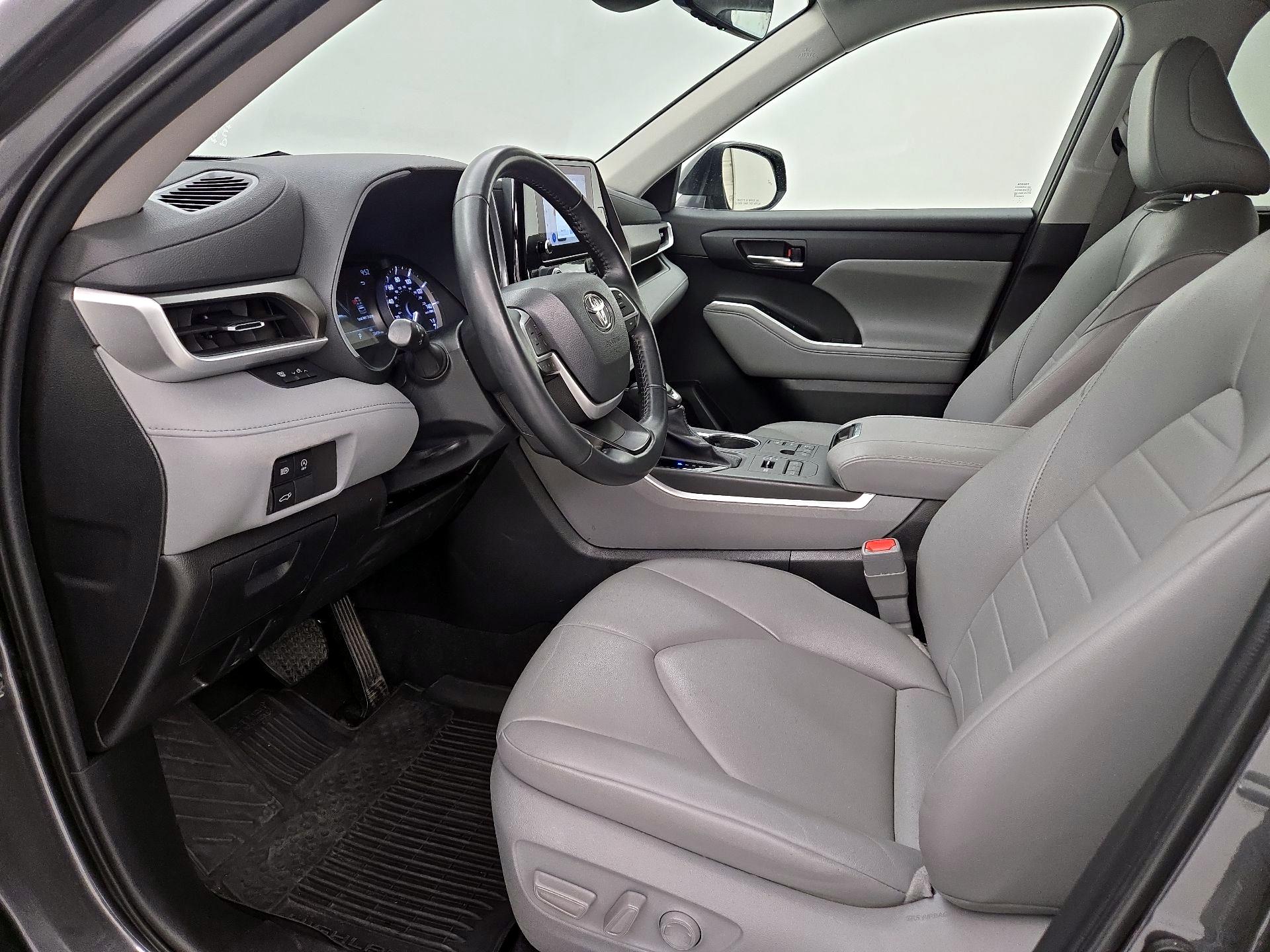 Thumbnail: 2023 Toyota Highlander - 11