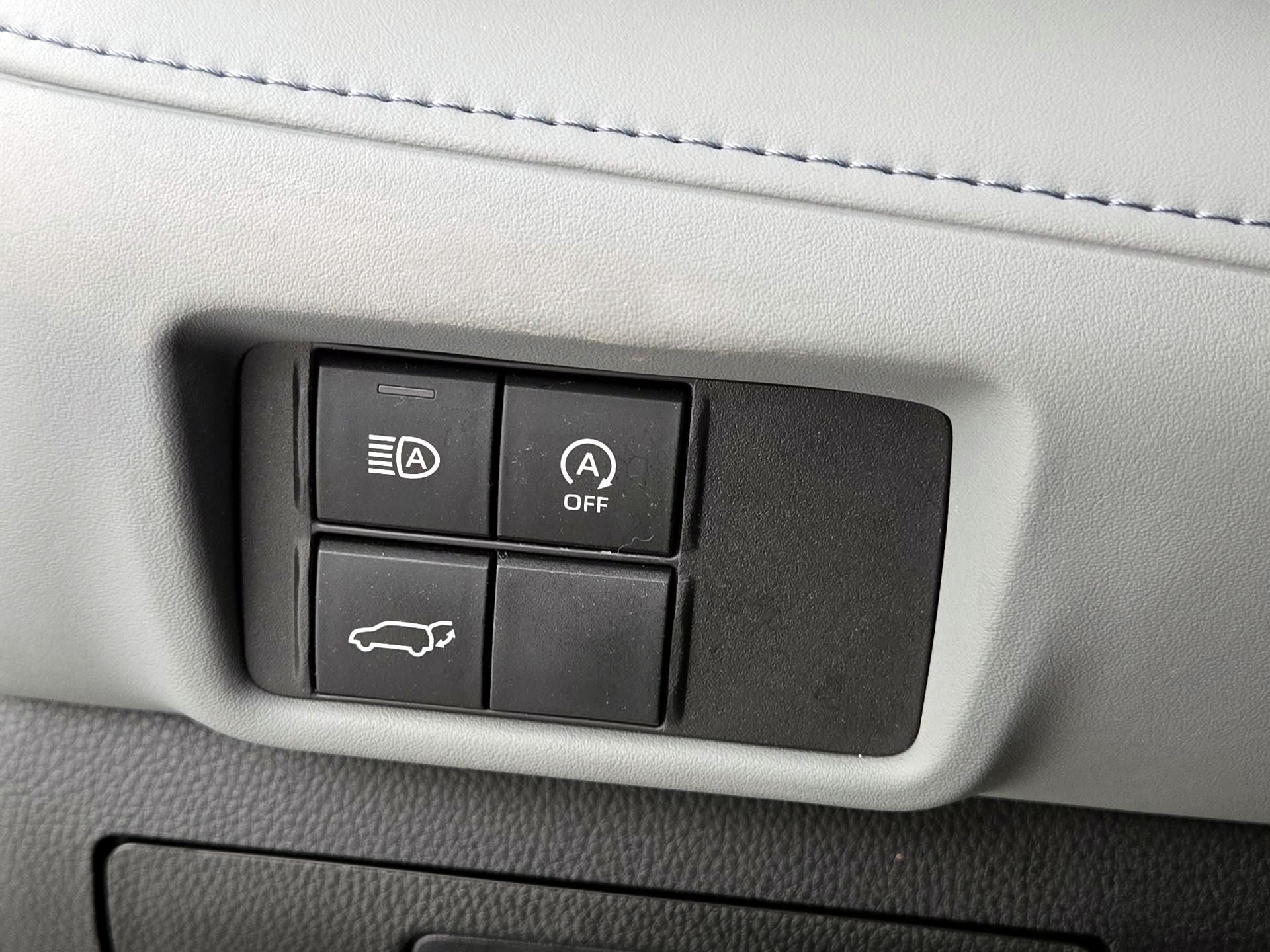 Thumbnail: 2023 Toyota Highlander - 13