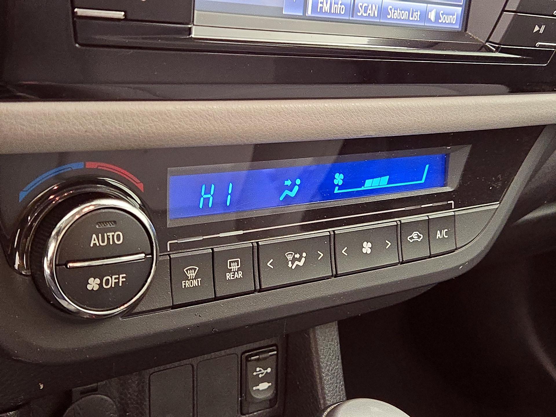 Thumbnail: 2014 Toyota Corolla - 15