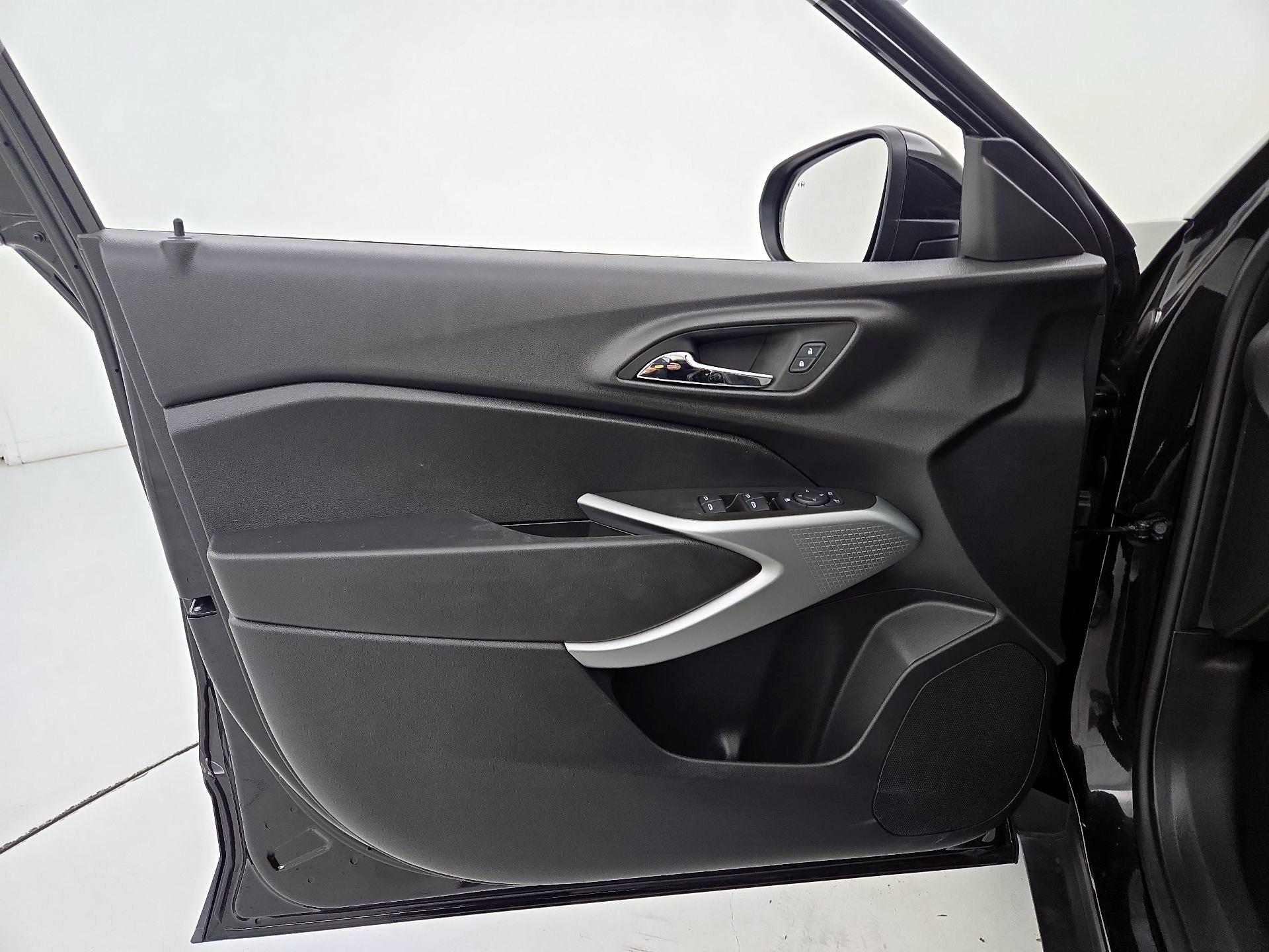 Thumbnail: 2025 Chevrolet Trax - 12