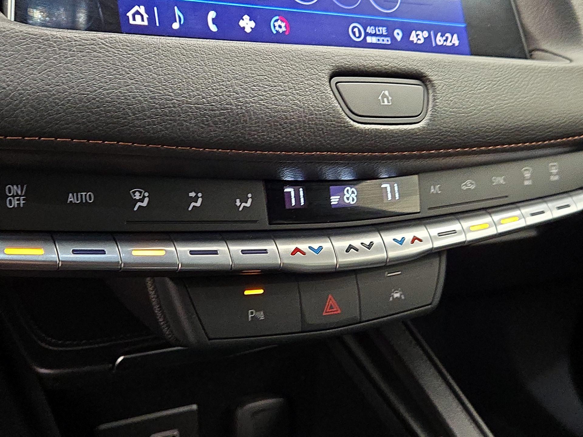 Thumbnail: 2023 Cadillac XT4 - 15