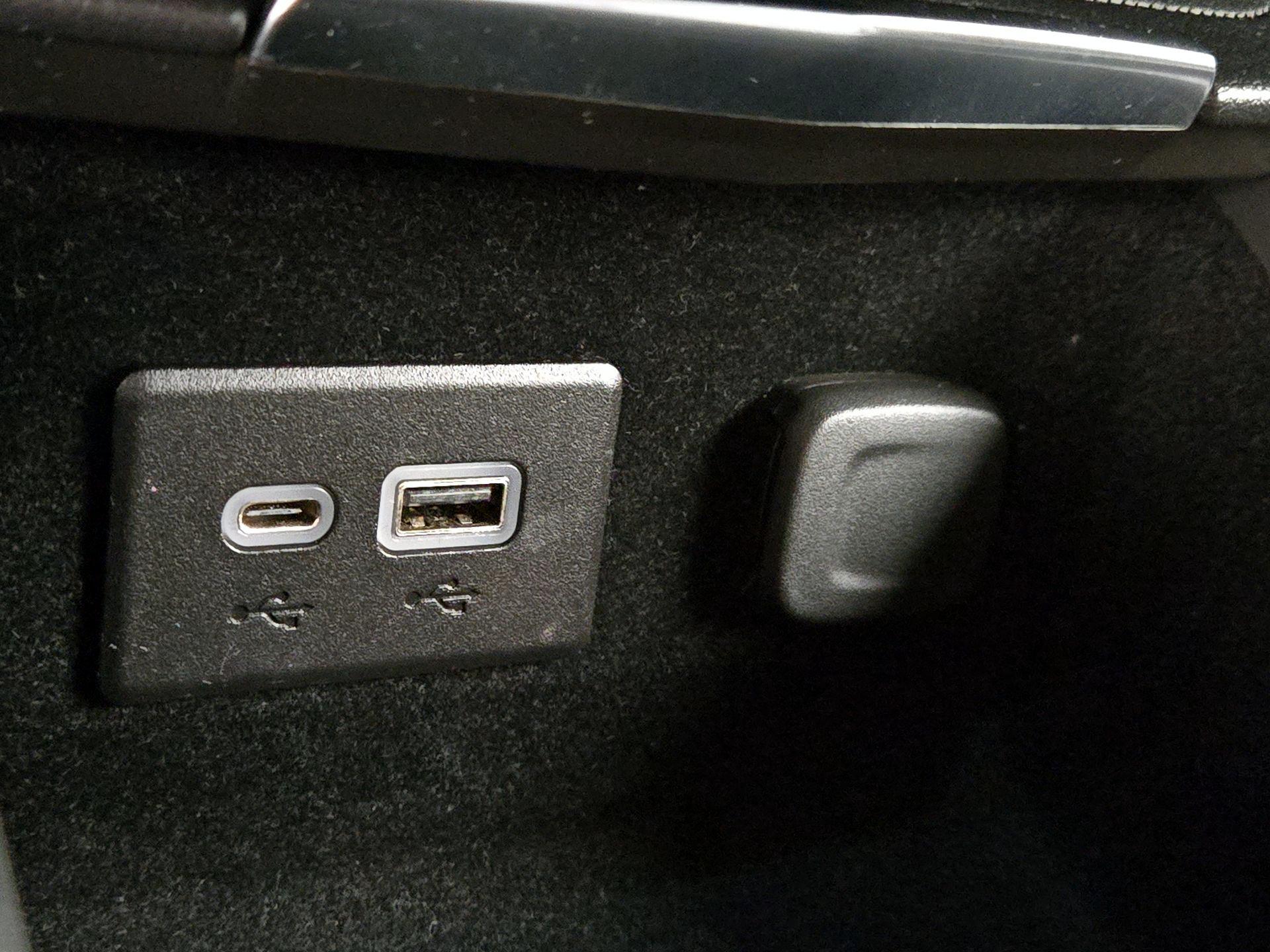 Thumbnail: 2023 Cadillac XT4 - 17