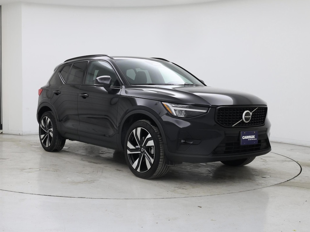 Volvo XC40 B5 Plus Dark Theme AWD