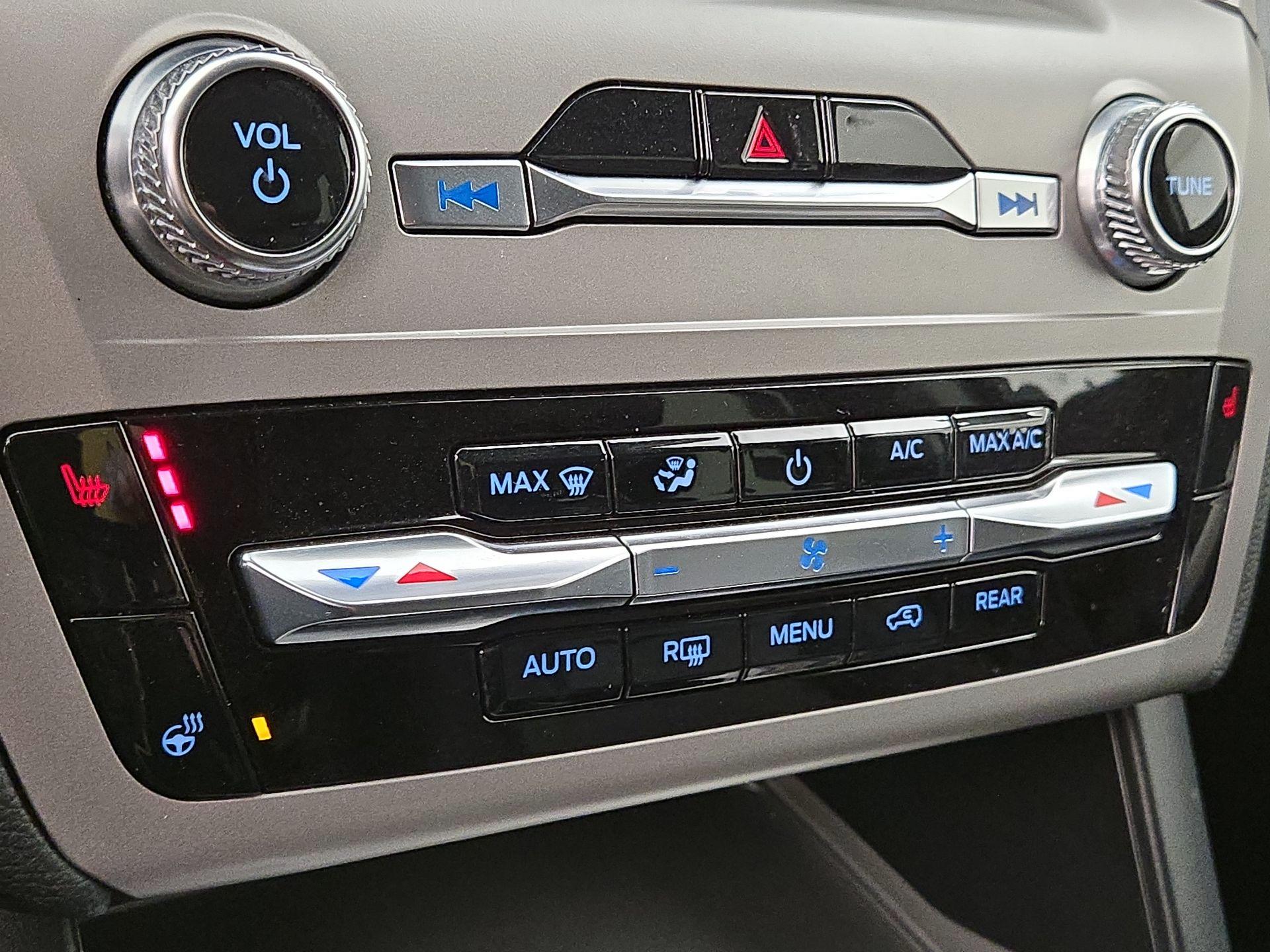 Thumbnail: 2022 Ford Explorer - 17