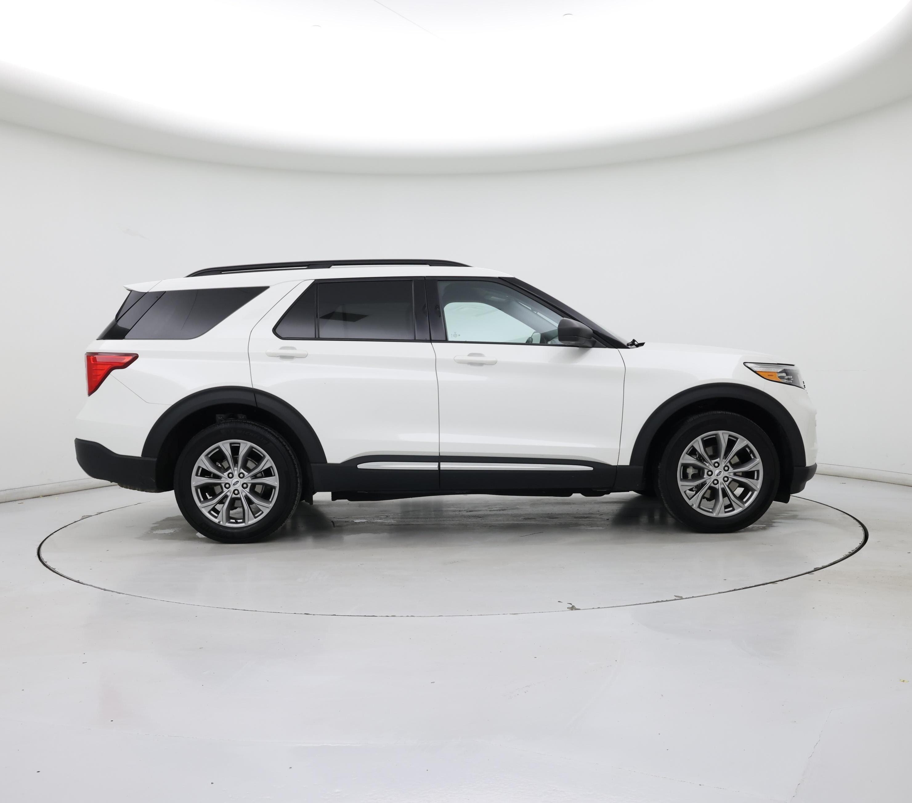 Thumbnail: 2022 Ford Explorer - 7