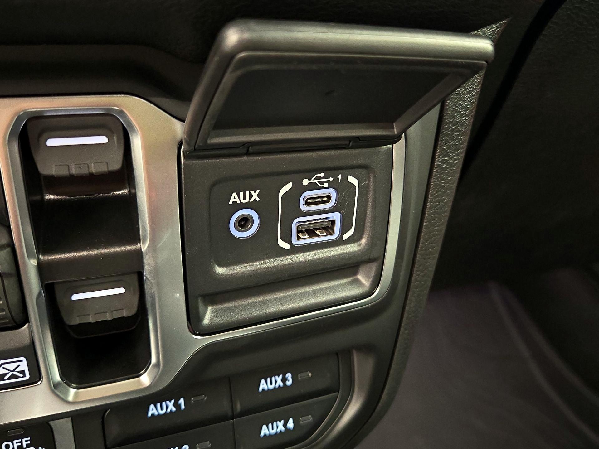 Thumbnail: 2025 Jeep Wrangler - 18