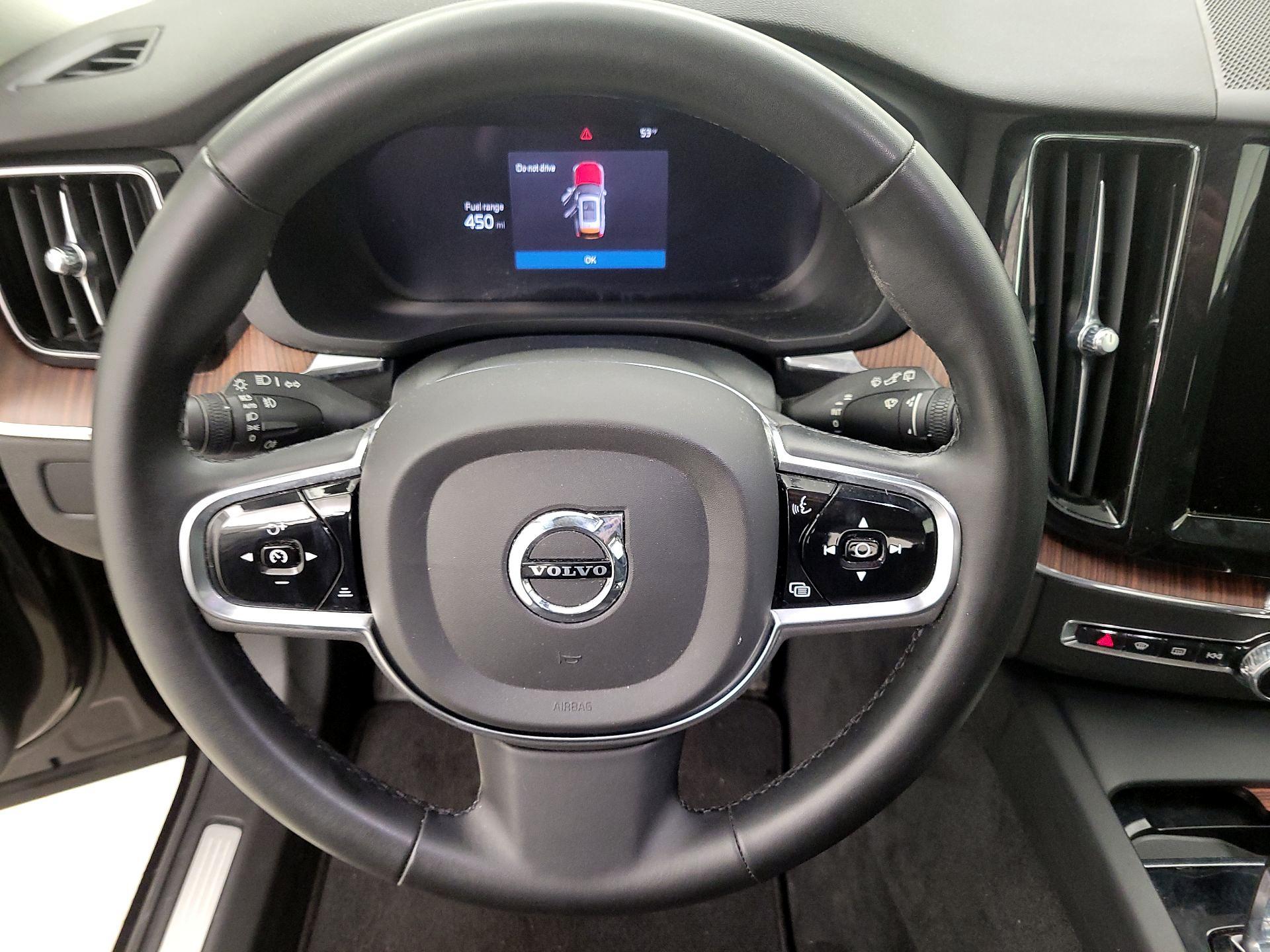 Thumbnail: 2023 Volvo XC60 - 10