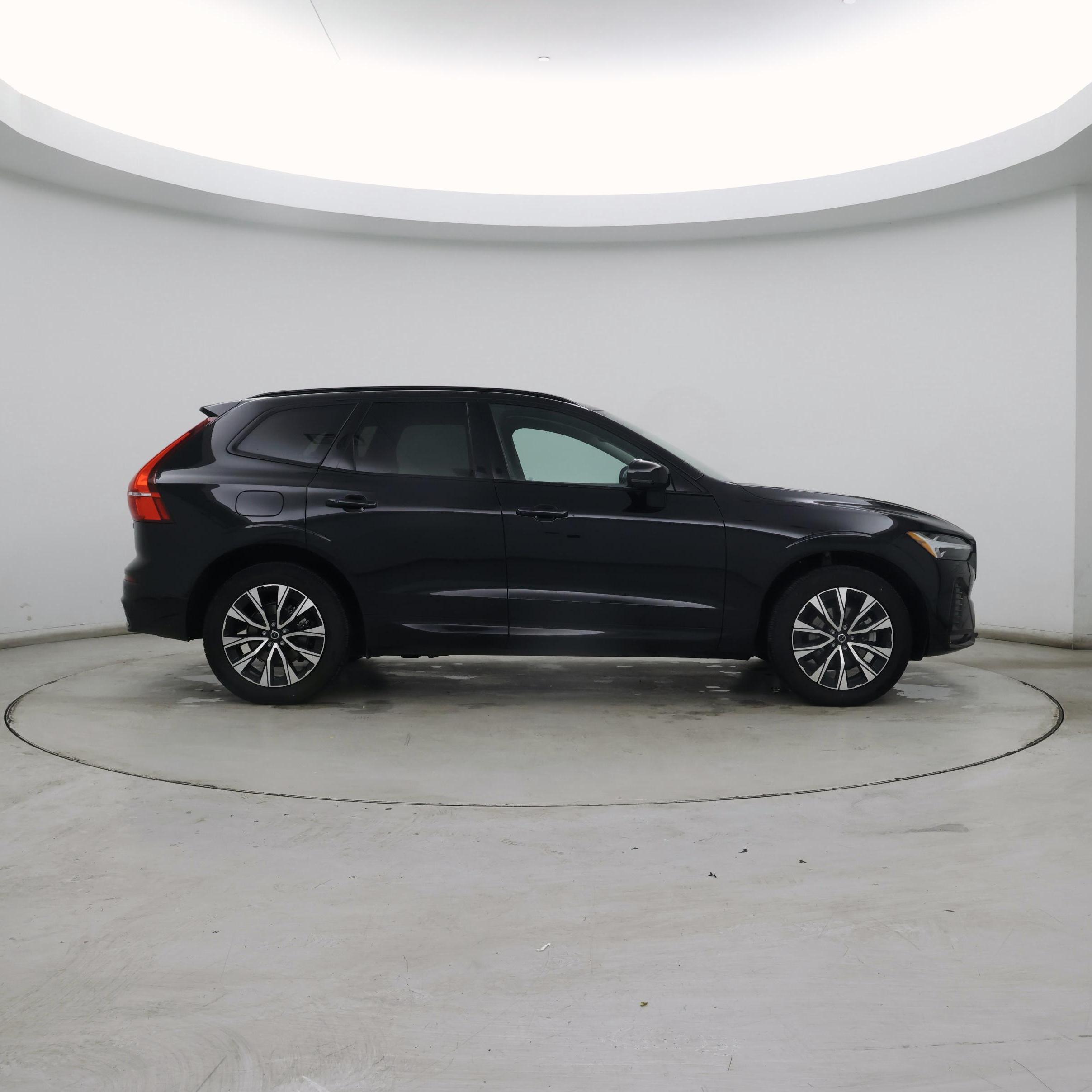 Thumbnail: 2023 Volvo XC60 - 7