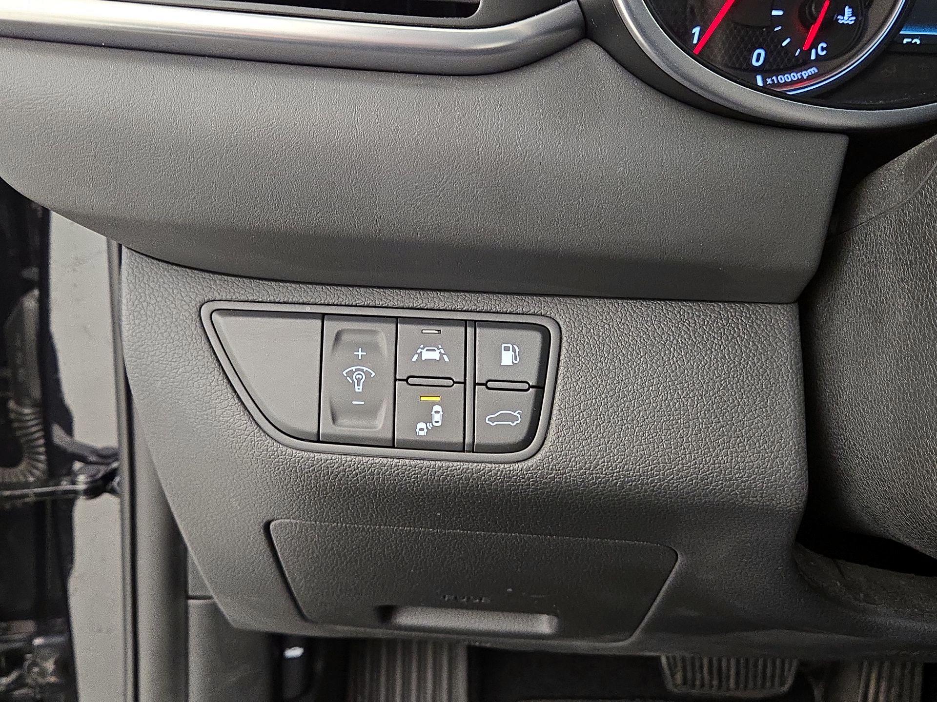 Thumbnail: 2021 Genesis G70 - 13