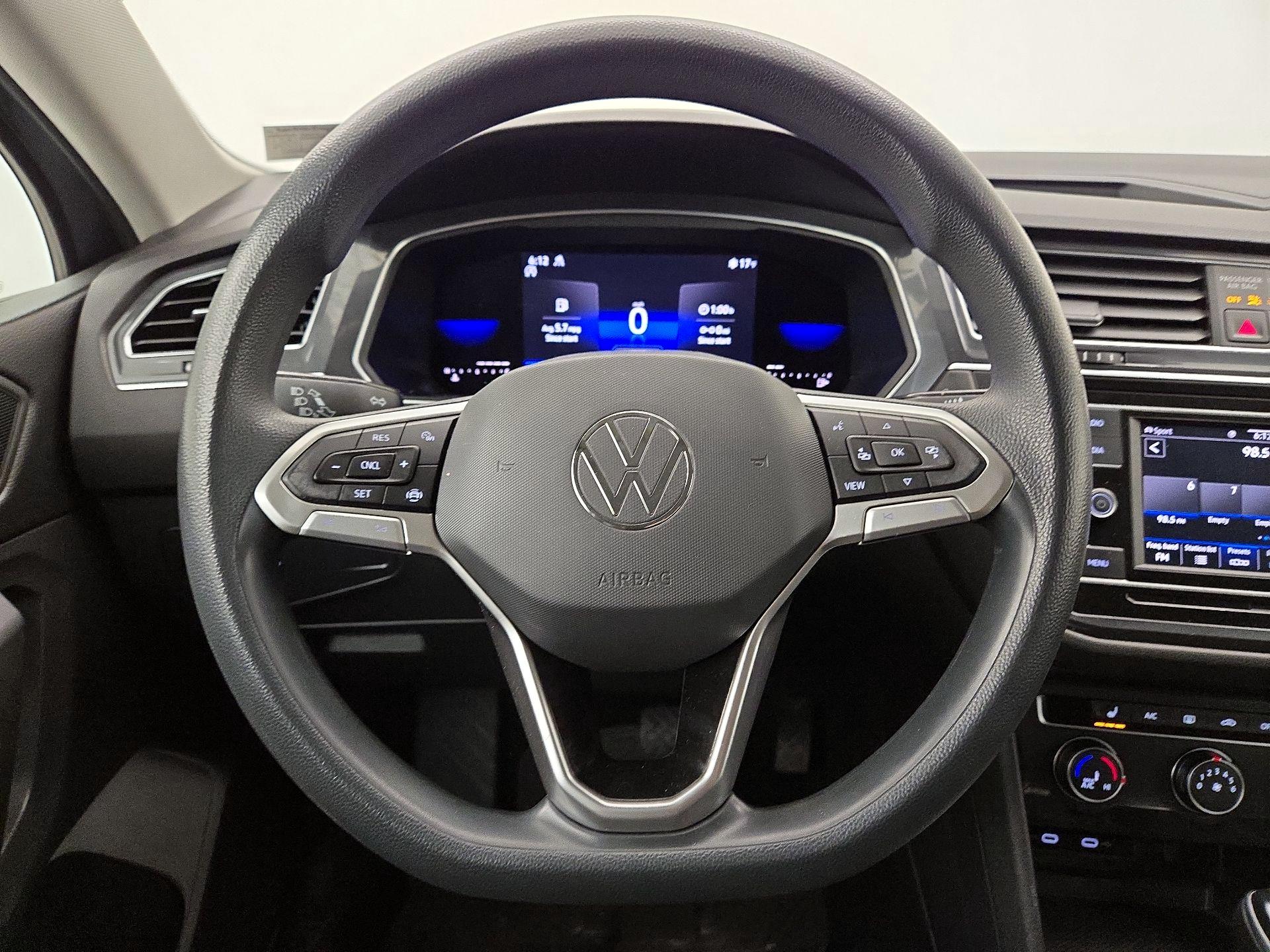 Thumbnail: 2022 Volkswagen Tiguan - 10