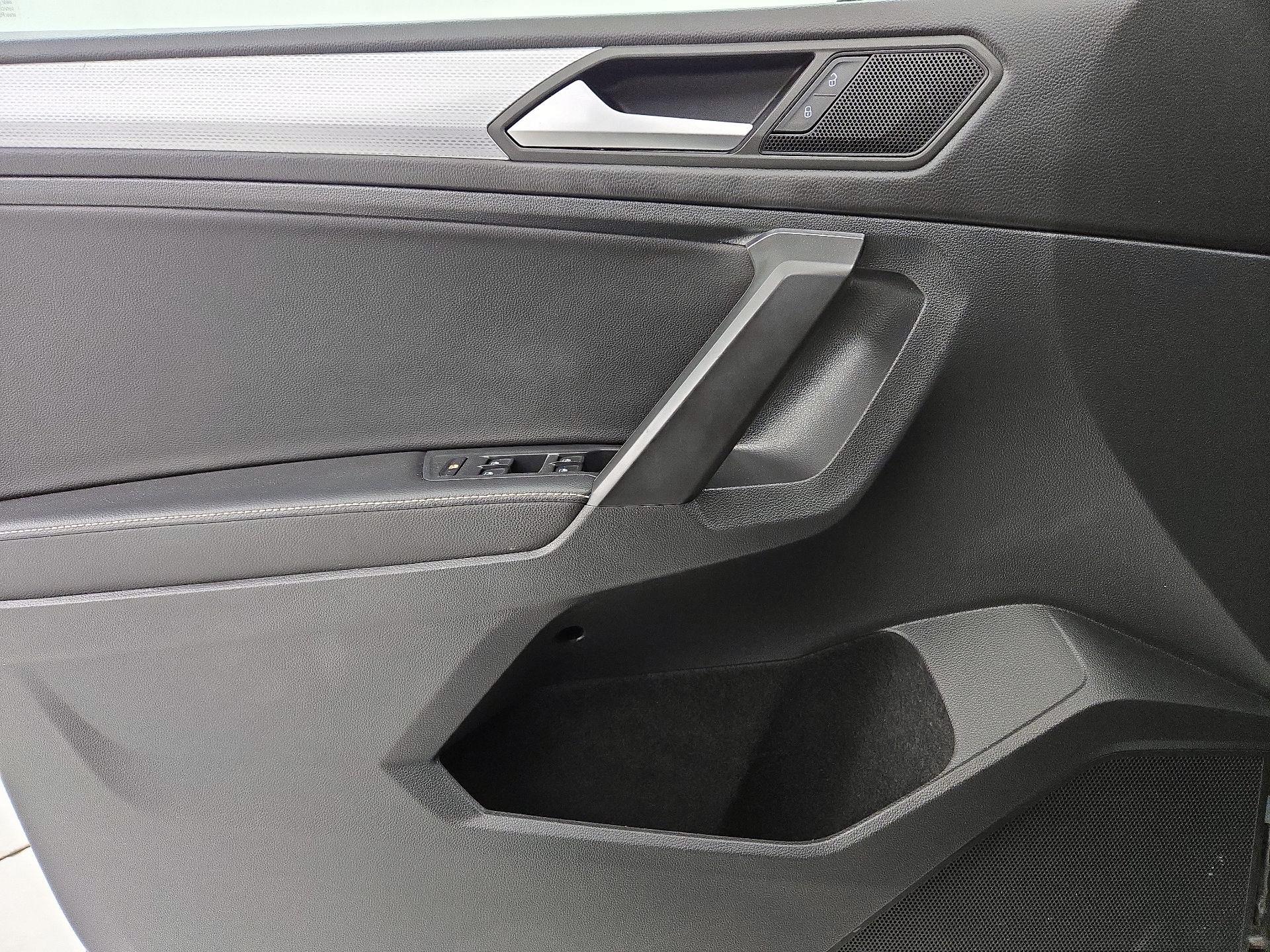 Thumbnail: 2022 Volkswagen Tiguan - 12