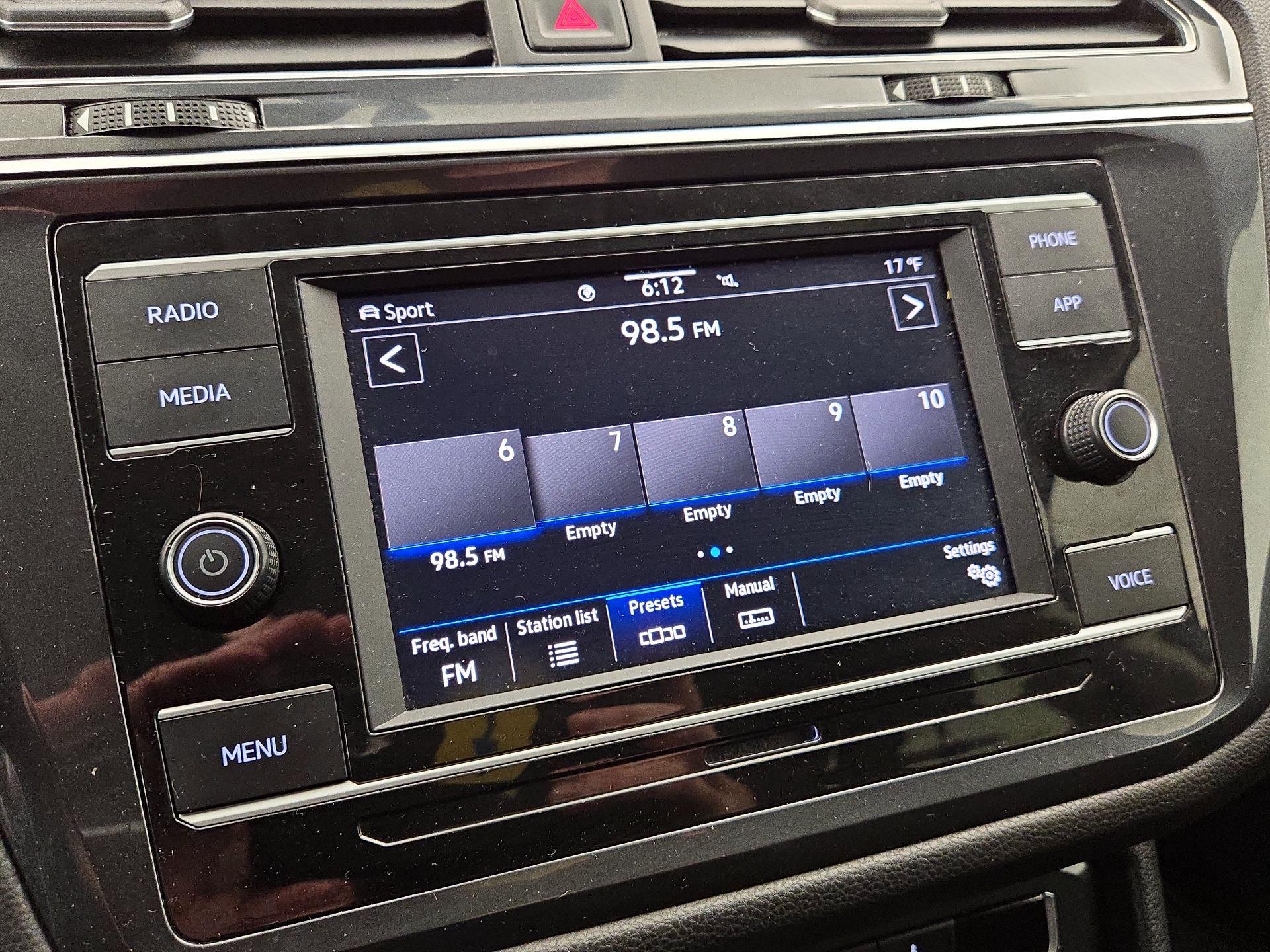 Thumbnail: 2022 Volkswagen Tiguan - 15