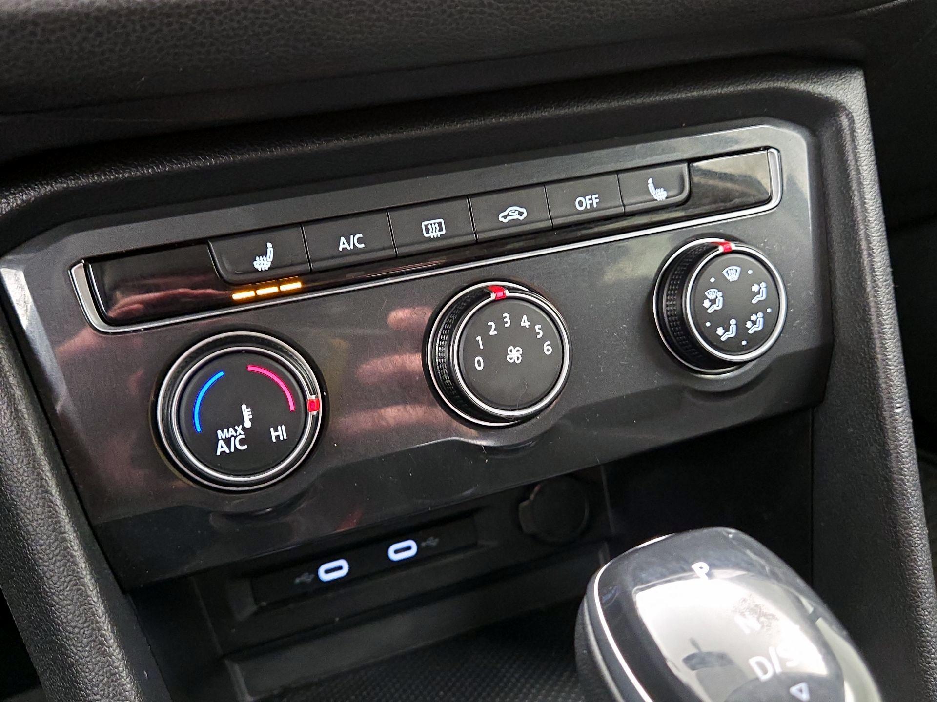 Thumbnail: 2022 Volkswagen Tiguan - 16