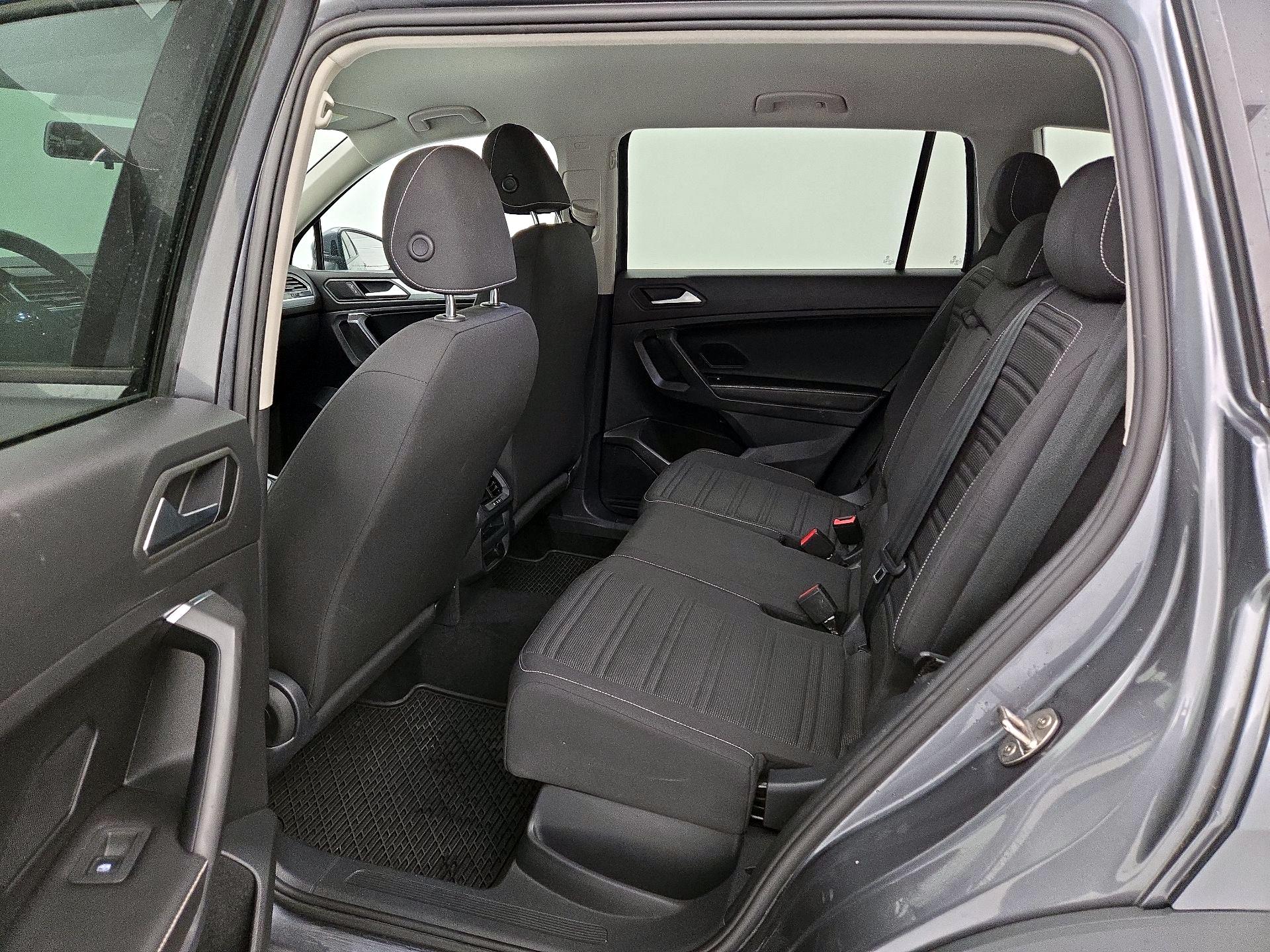 Thumbnail: 2022 Volkswagen Tiguan - 19