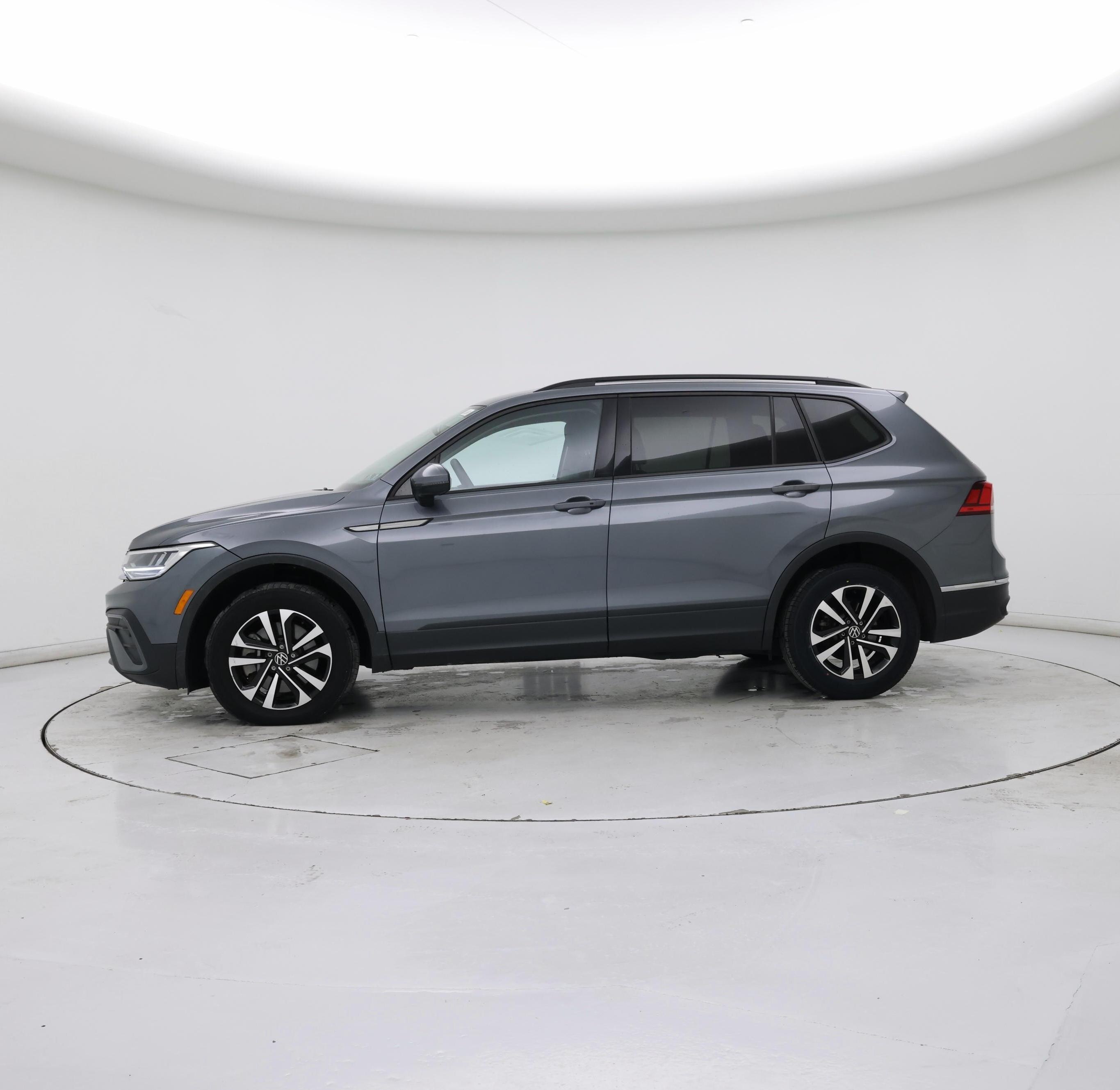 Thumbnail: 2022 Volkswagen Tiguan - 3