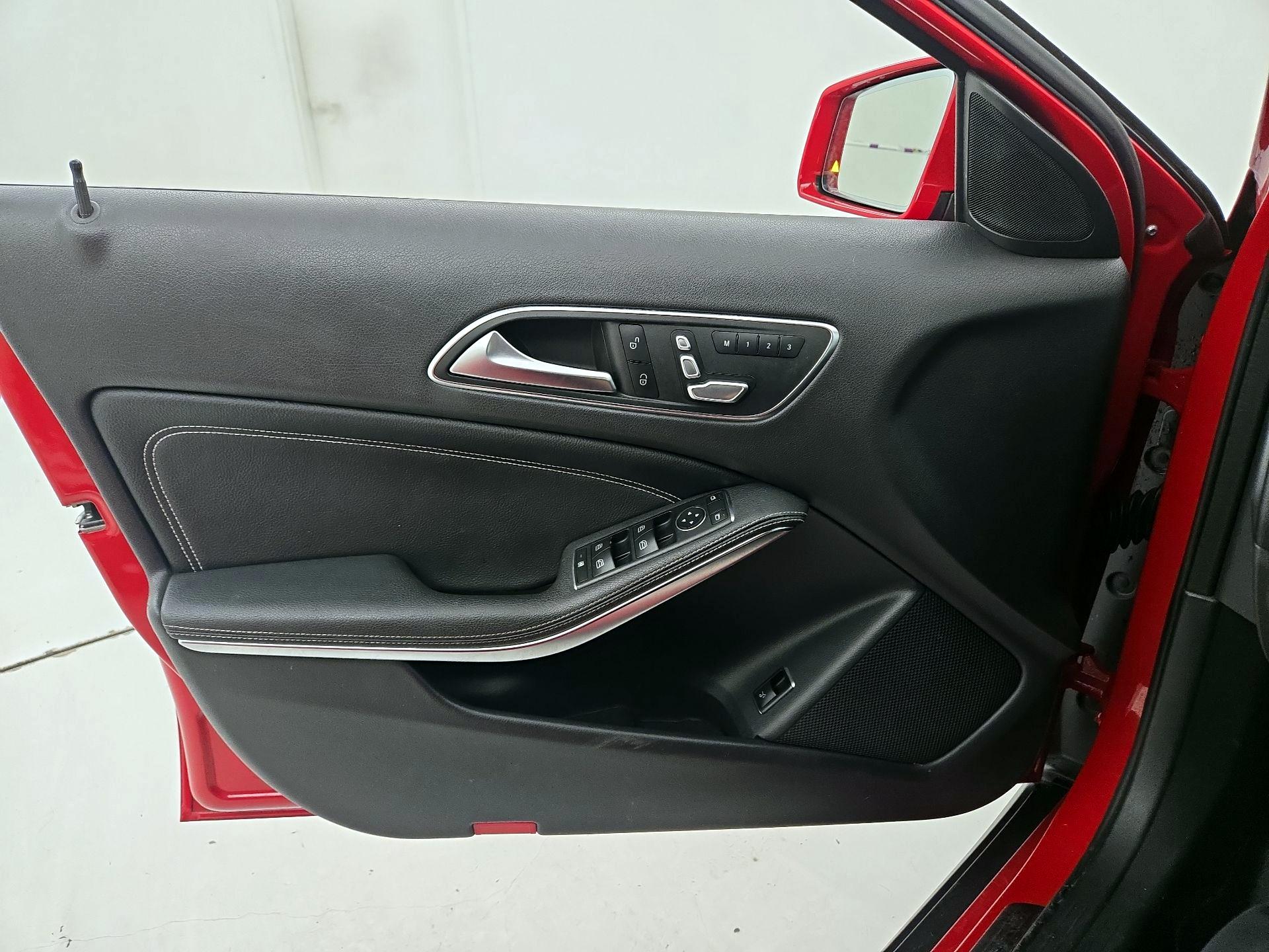 Thumbnail: 2019 Mercedes-Benz GLA - 12