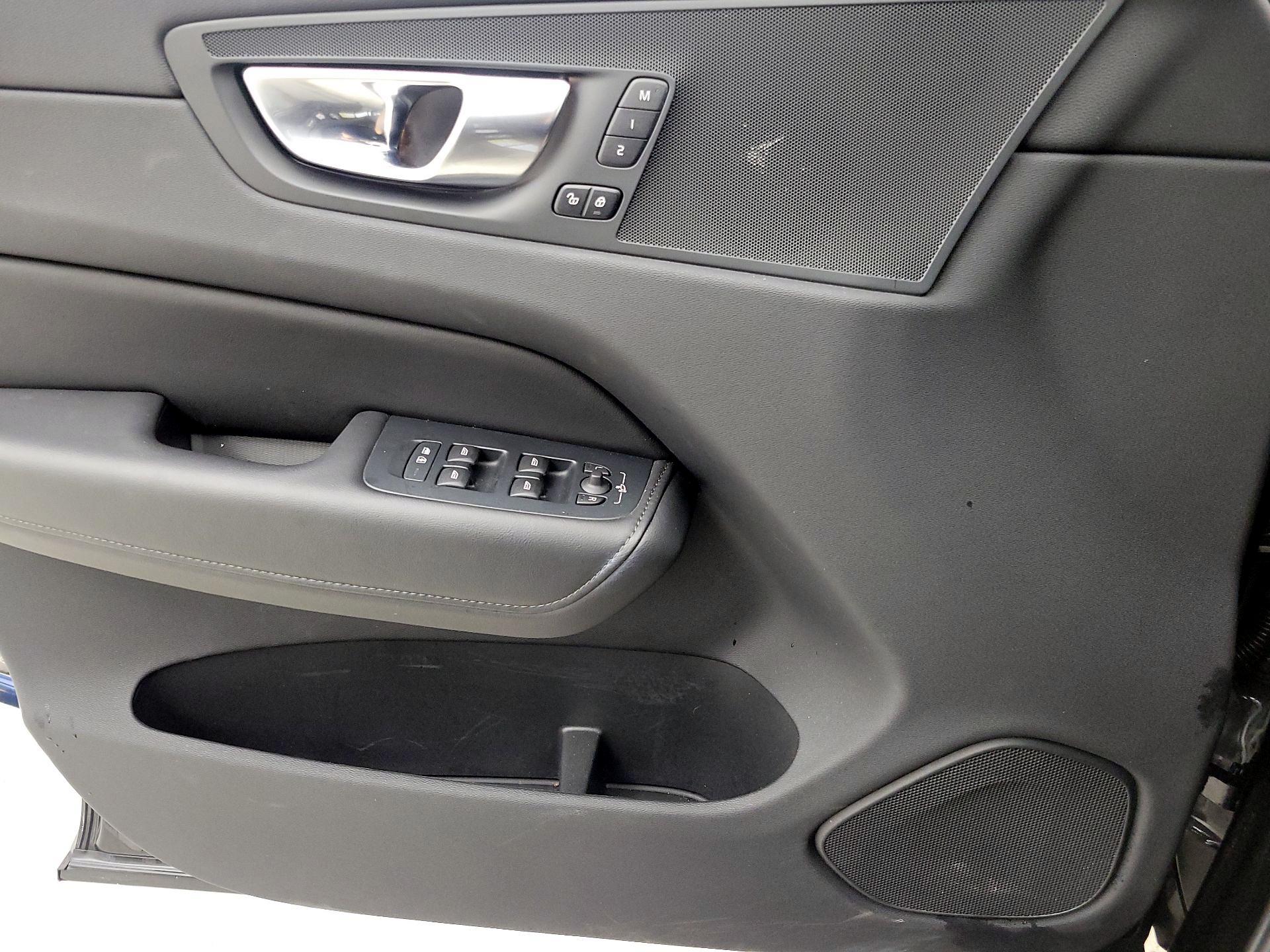 Thumbnail: 2025 Volvo XC60 - 12